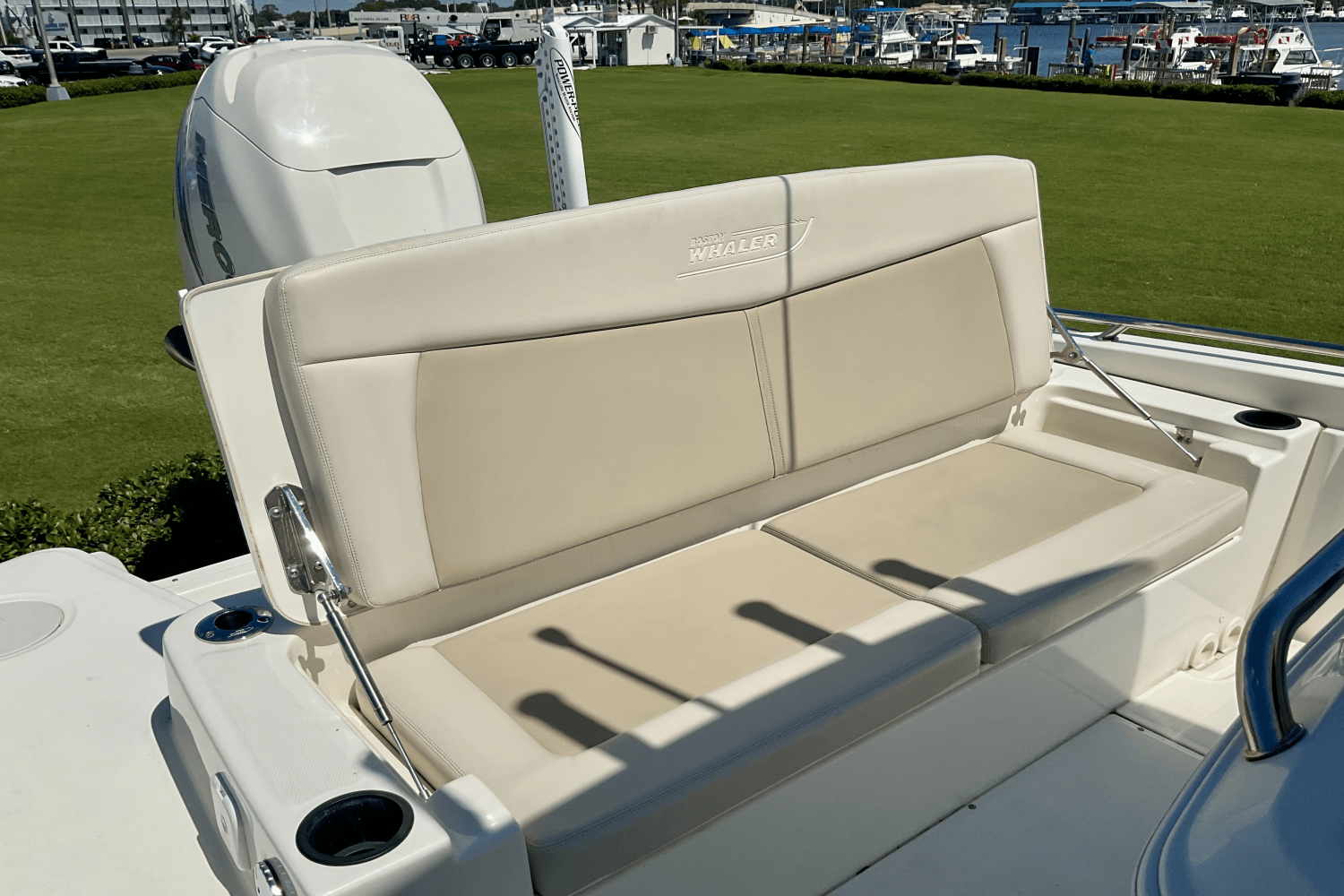 2019 Boston Whaler 270 Dauntless Image Thumbnail #14
