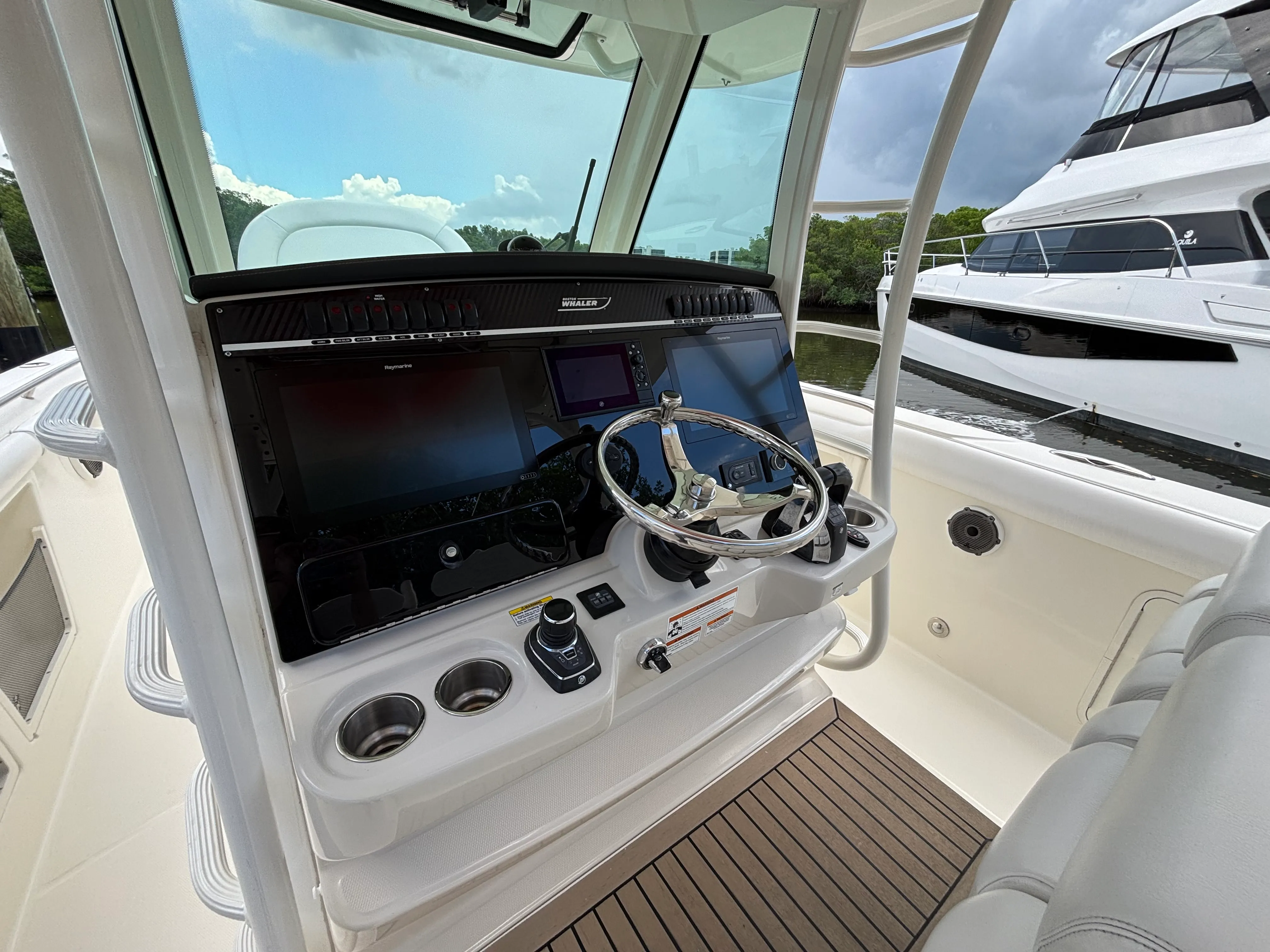 2022 Boston Whaler 350 Outrage Image Thumbnail #13