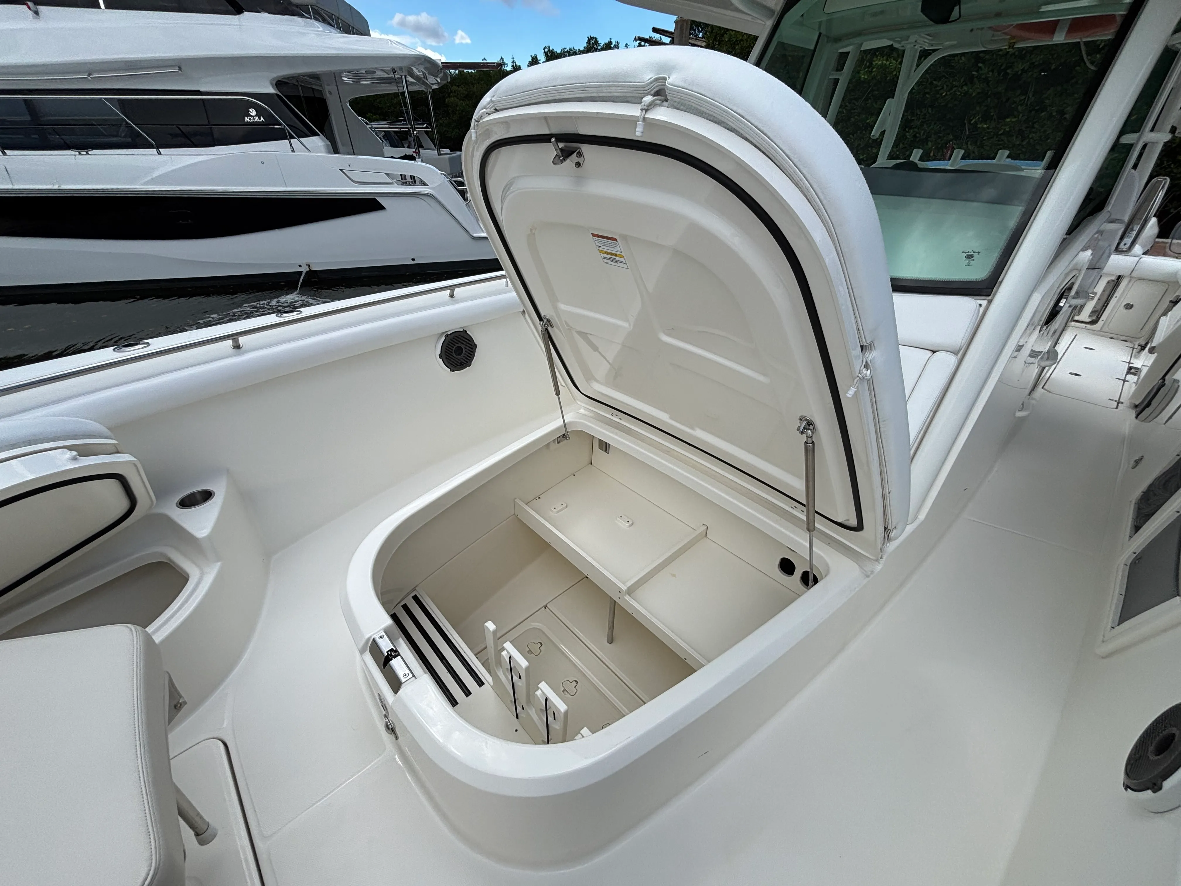 2022 Boston Whaler 350 Outrage Image Thumbnail #15