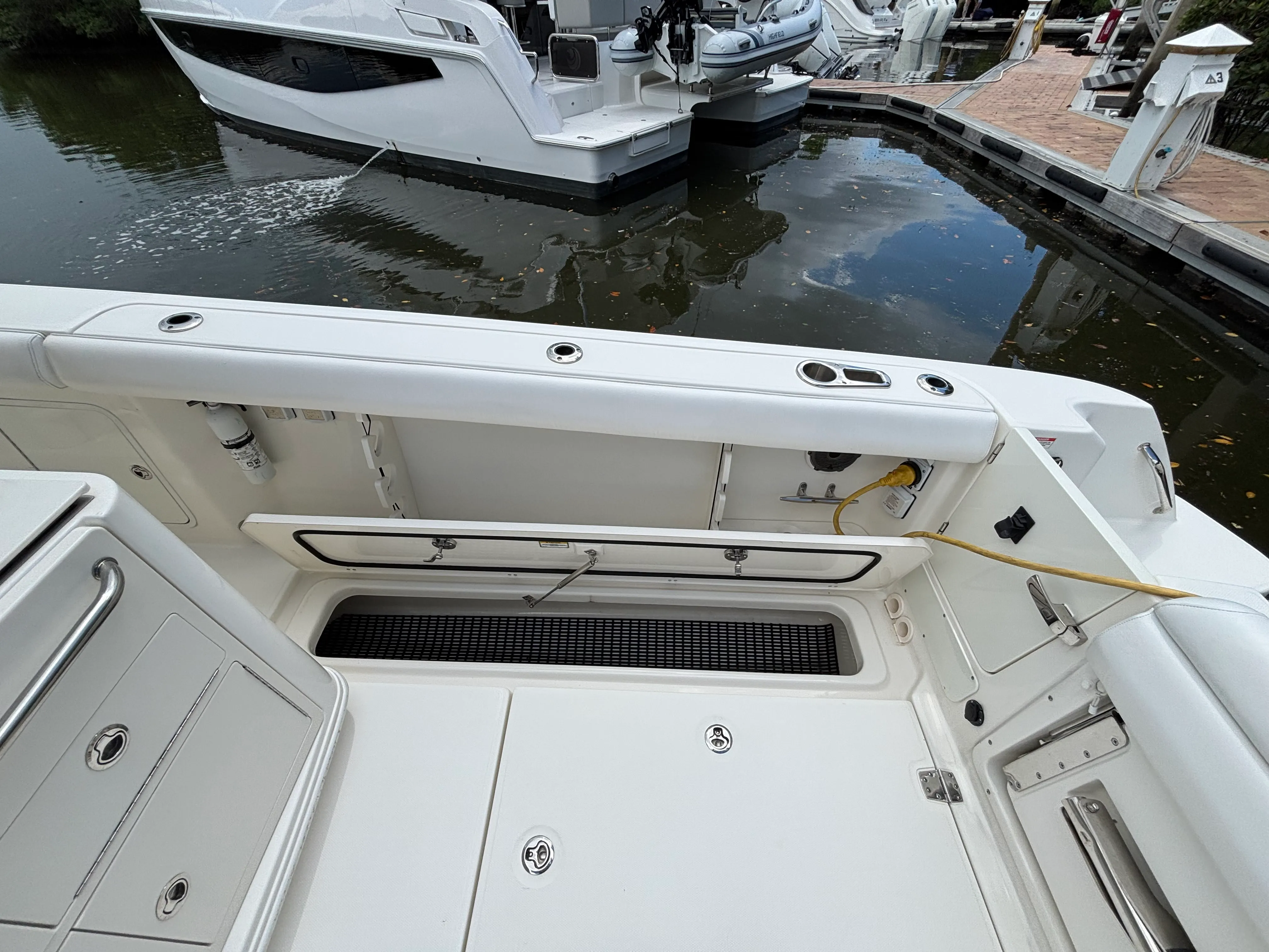 2022 Boston Whaler 350 Outrage Image Thumbnail #9