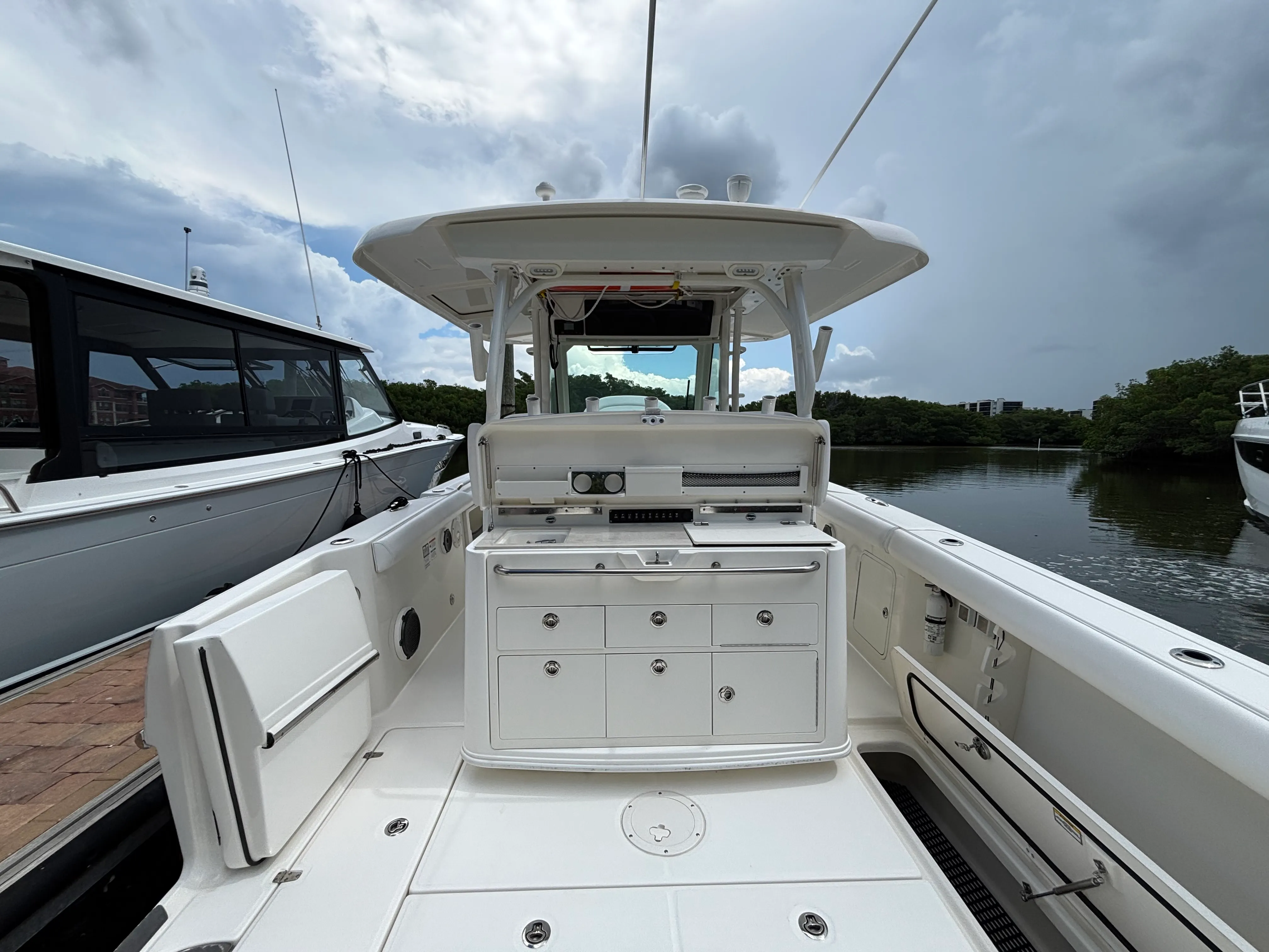 2022 Boston Whaler 350 Outrage Image Thumbnail #8