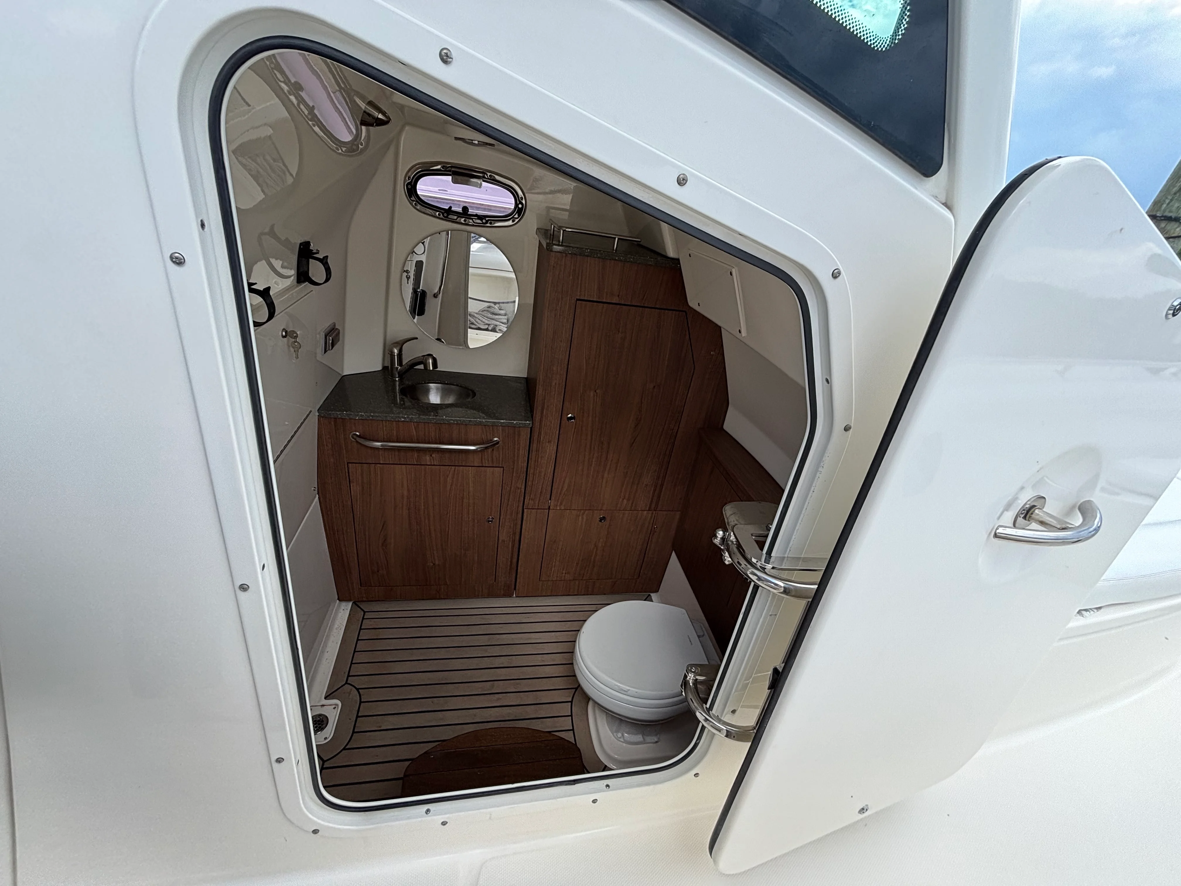 2022 Boston Whaler 350 Outrage Image Thumbnail #21