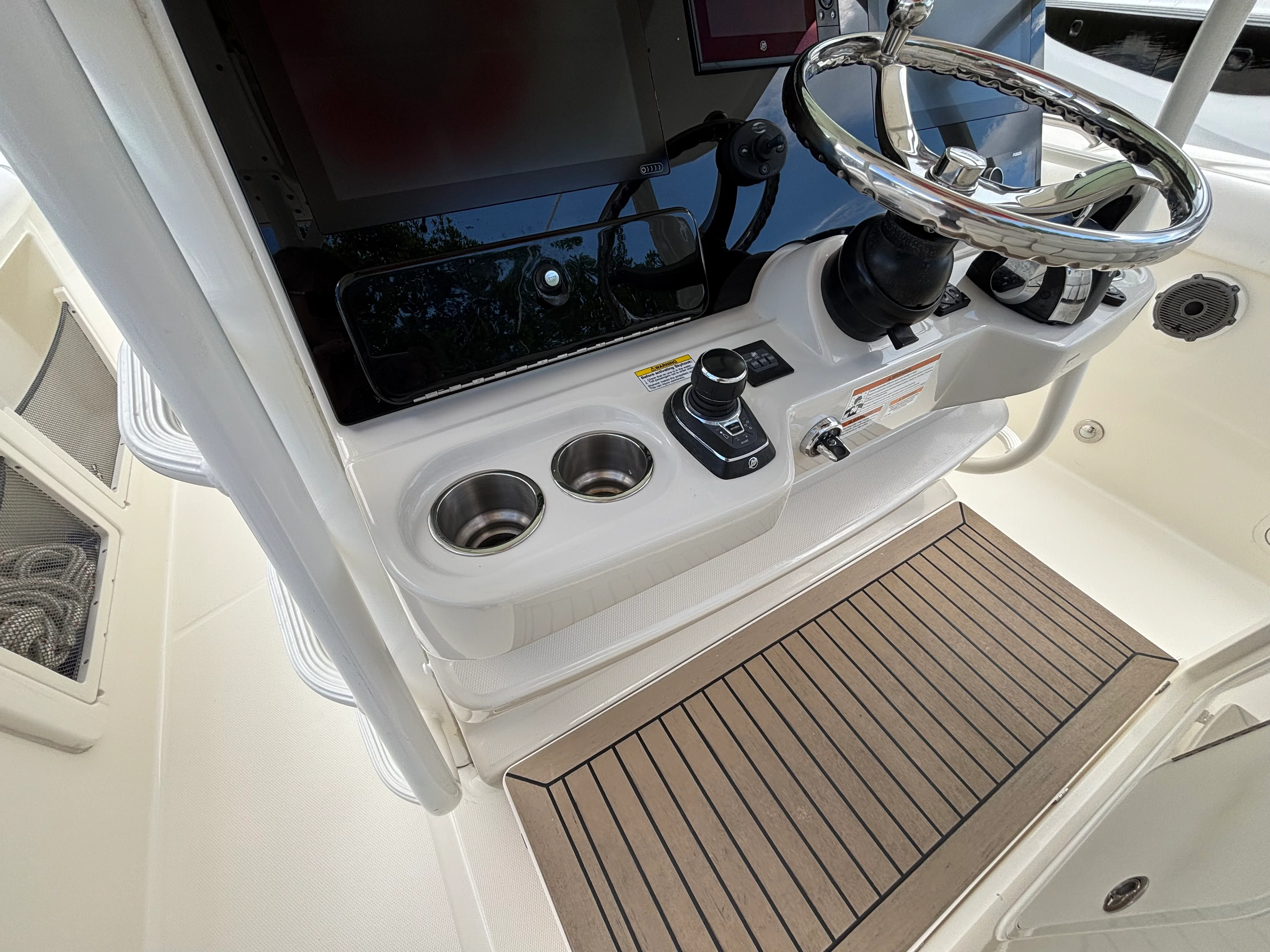 2022 Boston Whaler 350 Outrage Image Thumbnail #12