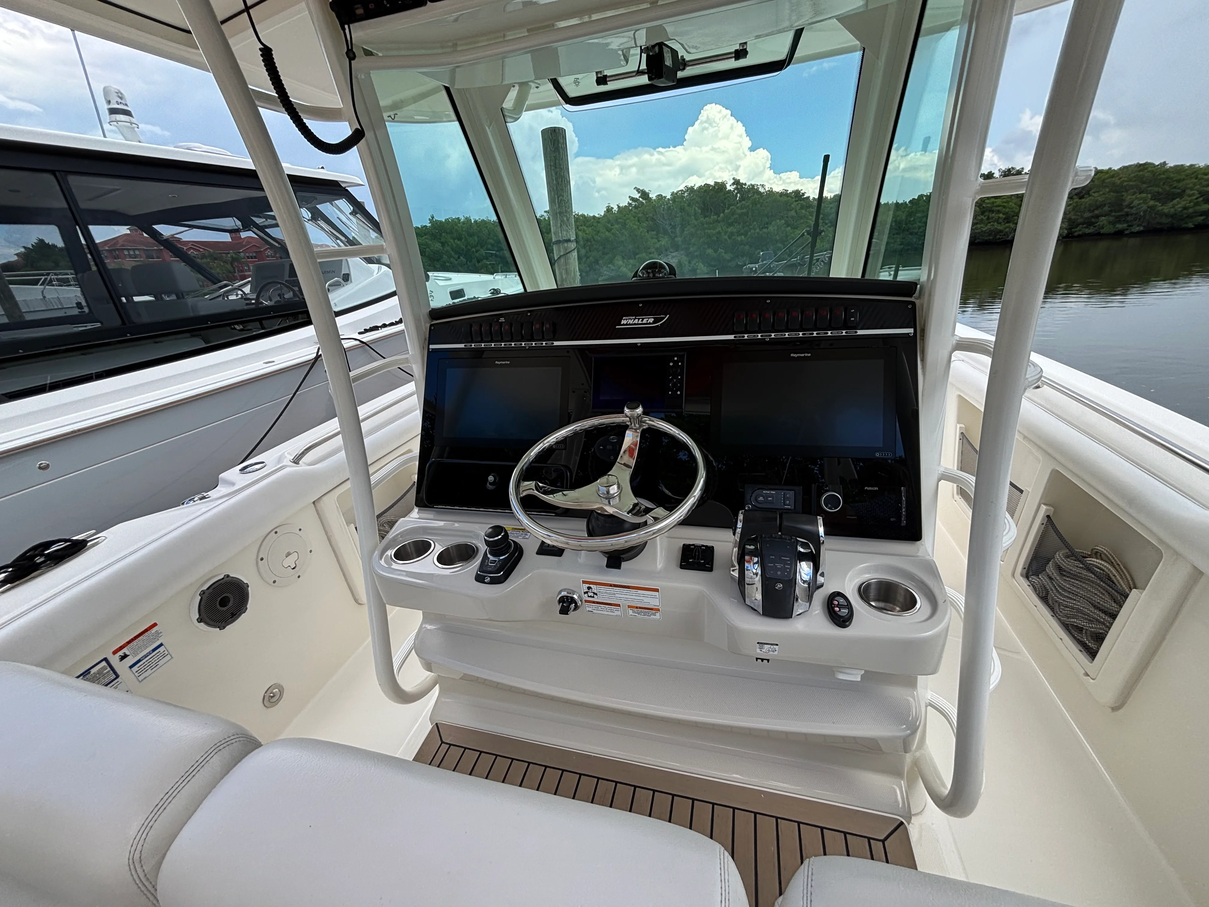 2022 Boston Whaler 350 Outrage Image Thumbnail #20