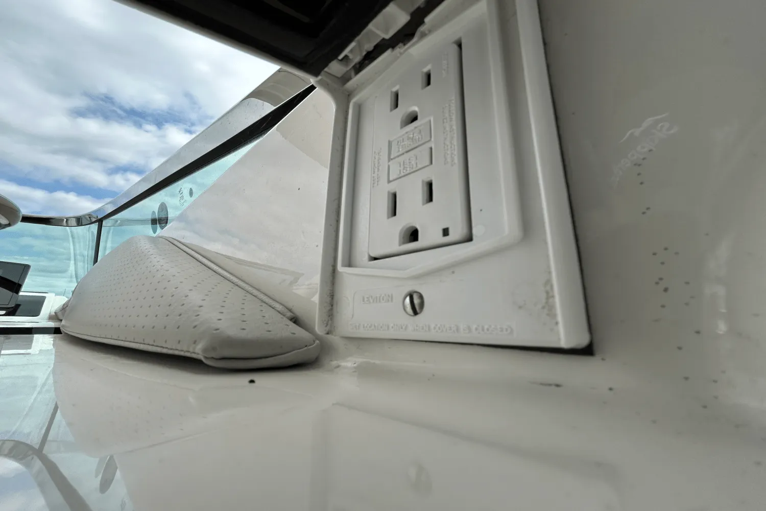 2025 Sea Ray 310 SLX Image Thumbnail #52