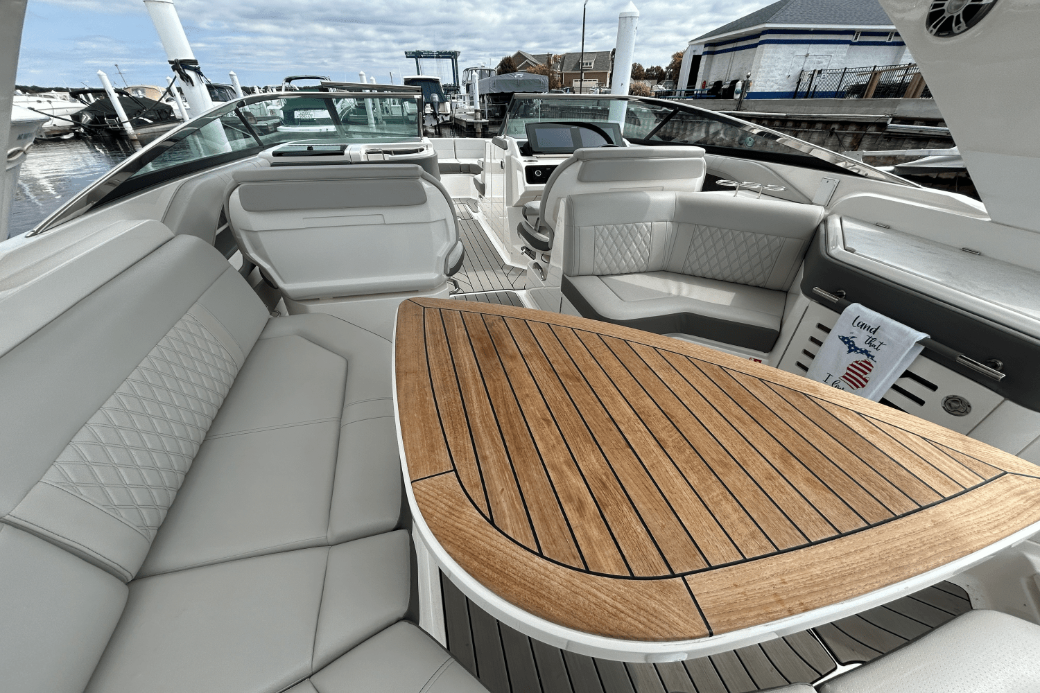 2025 Sea Ray 310 SLX Image Thumbnail #14