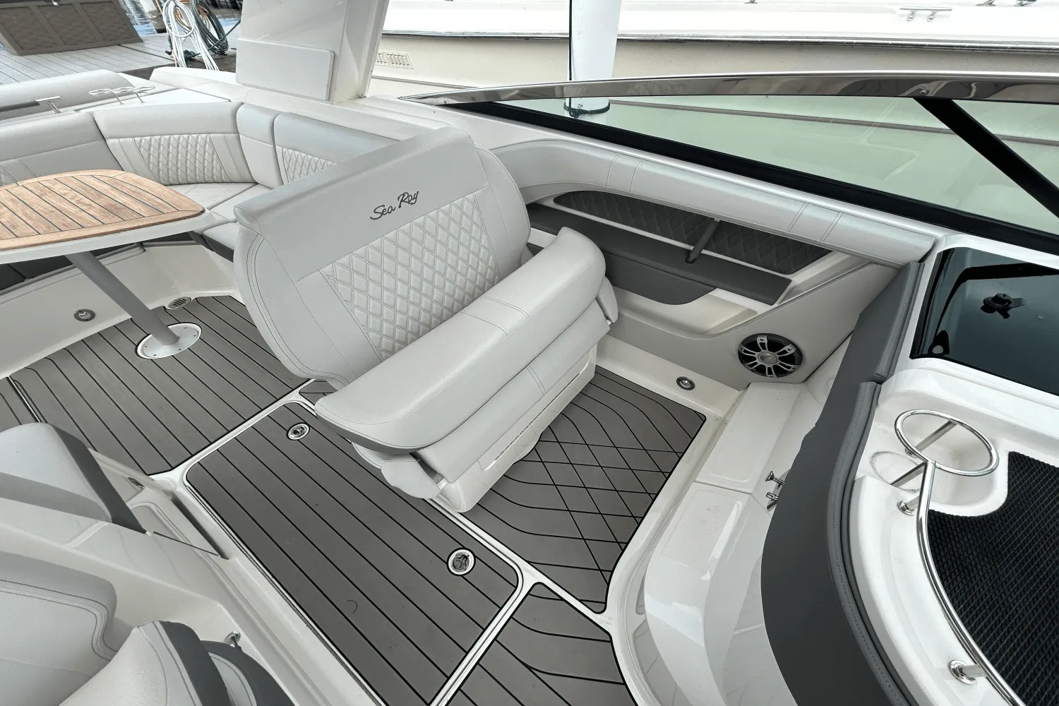 2025 Sea Ray 310 SLX Image Thumbnail #29