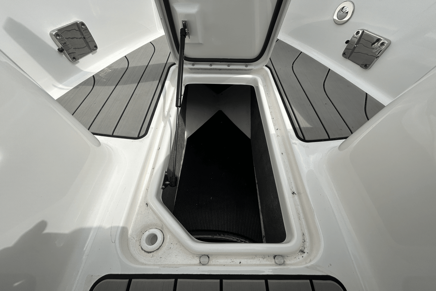 2025 Sea Ray 310 SLX Image Thumbnail #55