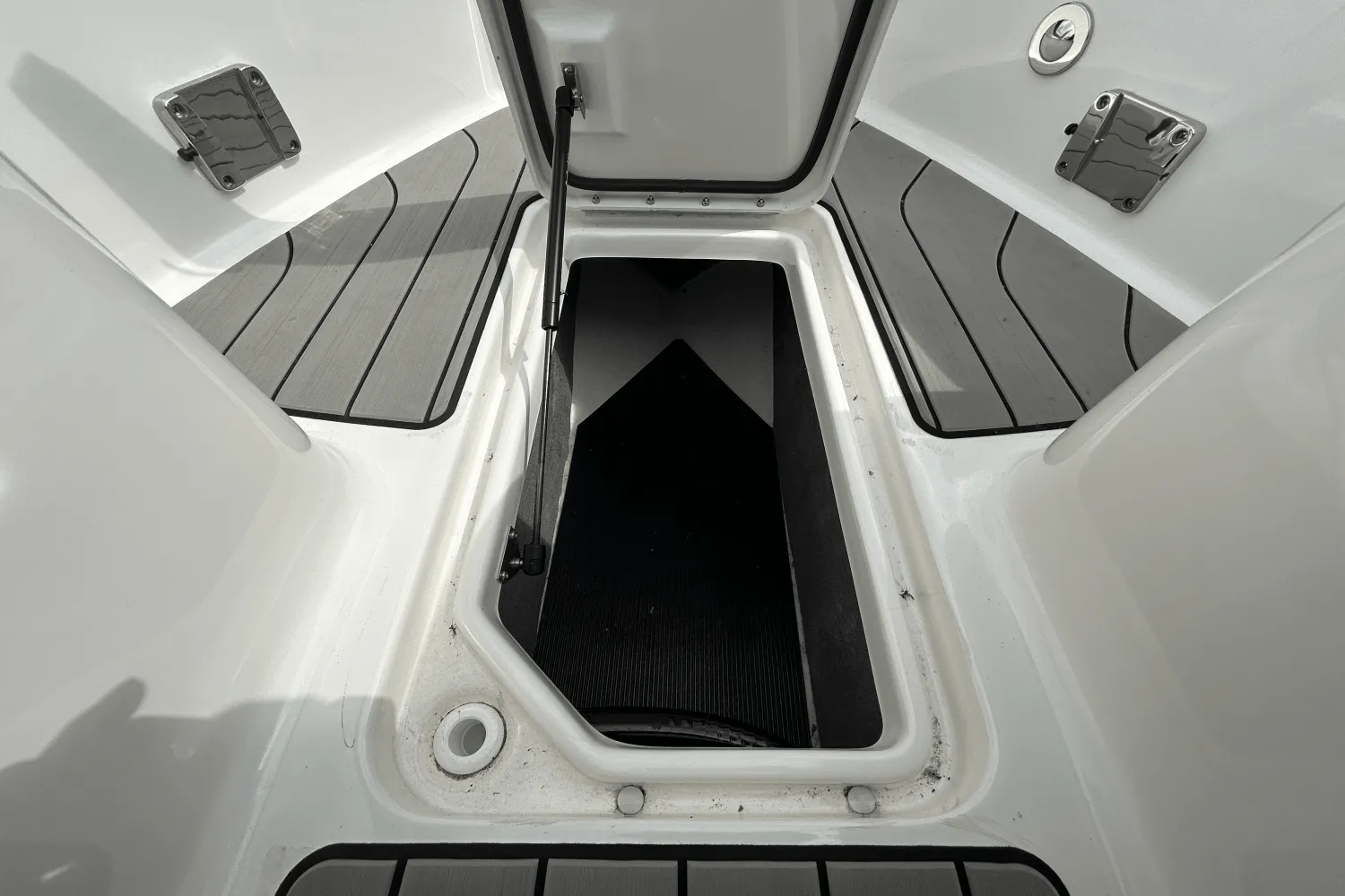 2025 Sea Ray 310 SLX Image Thumbnail #55