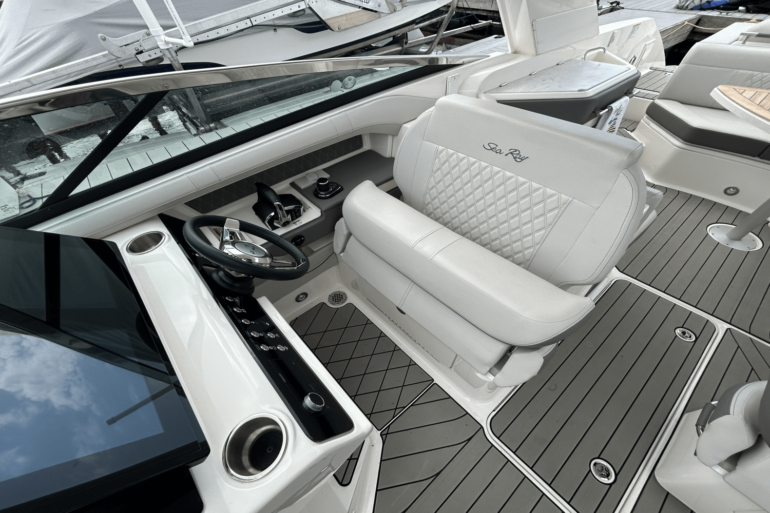 2025 Sea Ray 310 SLX Image Thumbnail #23
