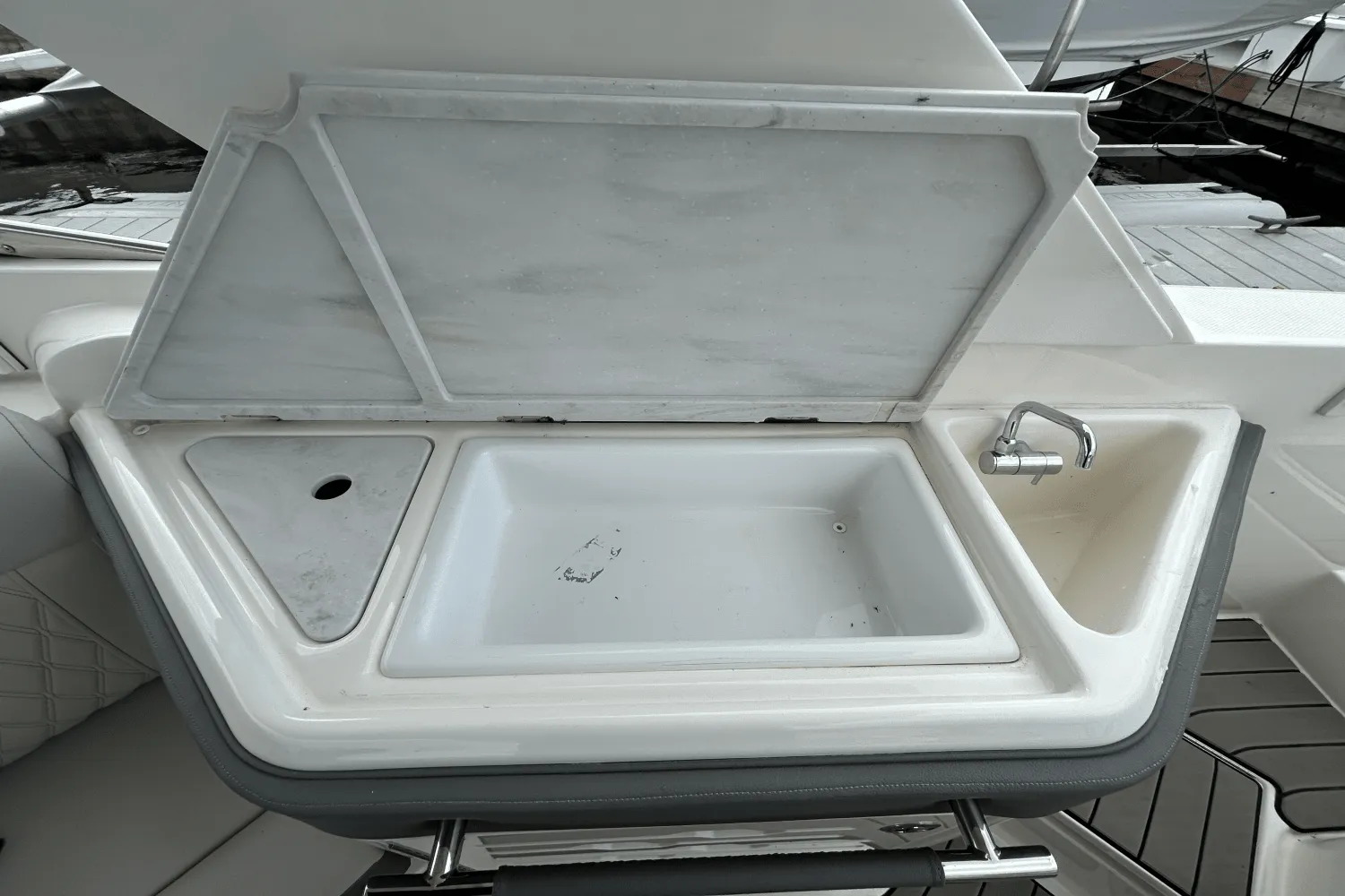 2025 Sea Ray 310 SLX Image Thumbnail #19