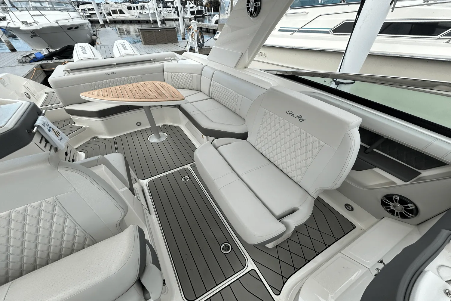 2025 Sea Ray 310 SLX Image Thumbnail #31