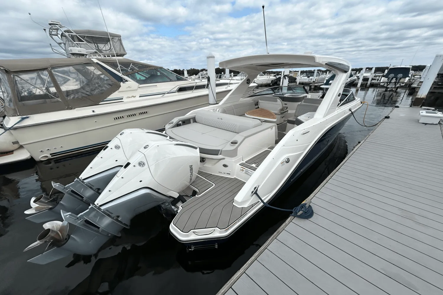 2025 Sea Ray 310 SLX Image Thumbnail #3