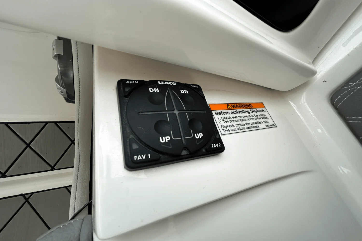 2025 Sea Ray 310 SLX Image Thumbnail #28