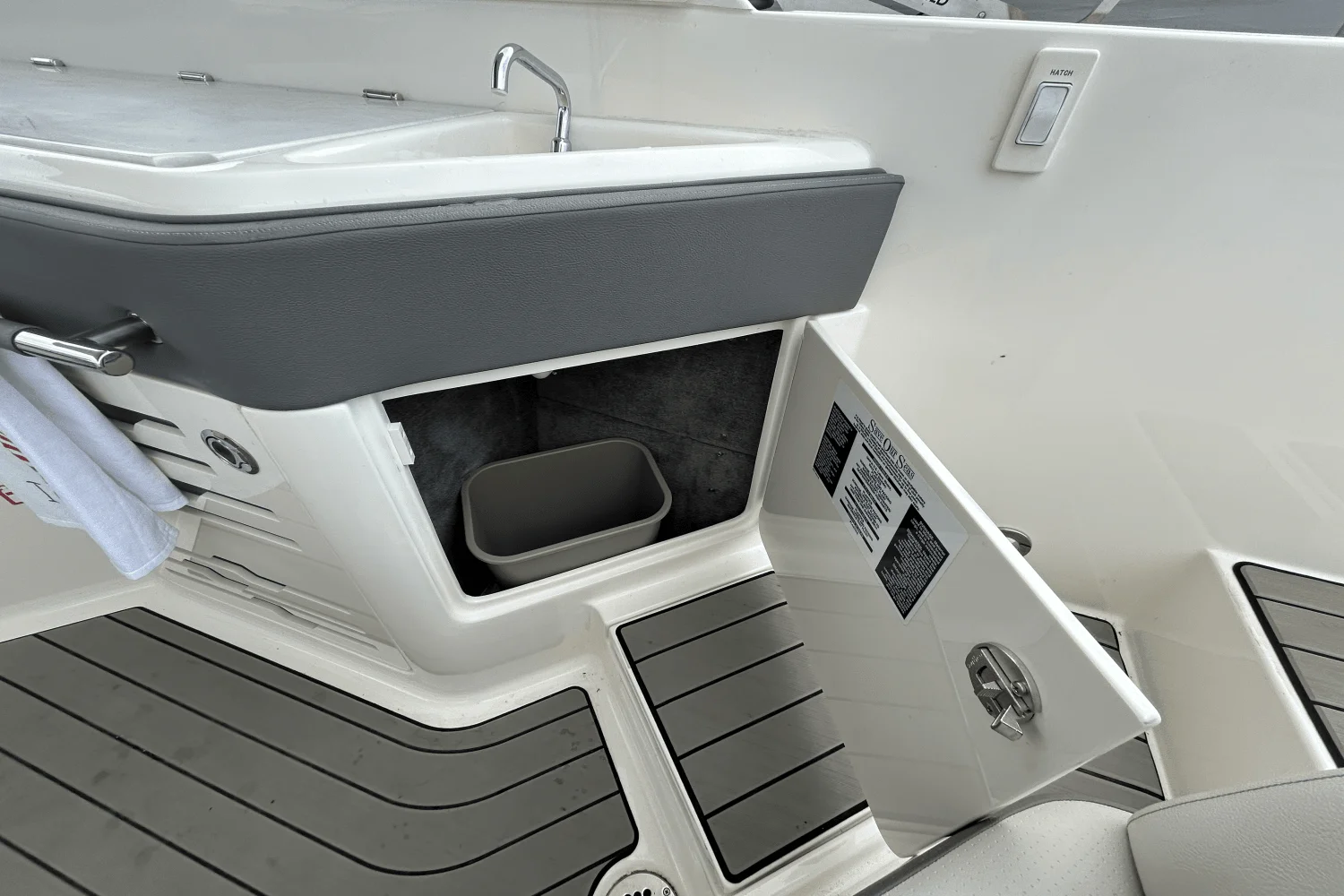 2025 Sea Ray 310 SLX Image Thumbnail #18