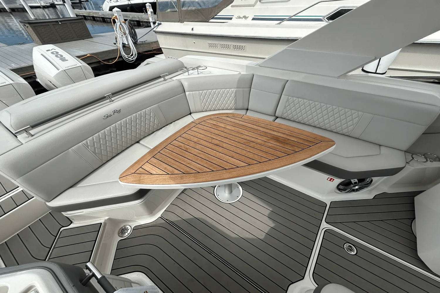 2025 Sea Ray 310 SLX Image Thumbnail #13