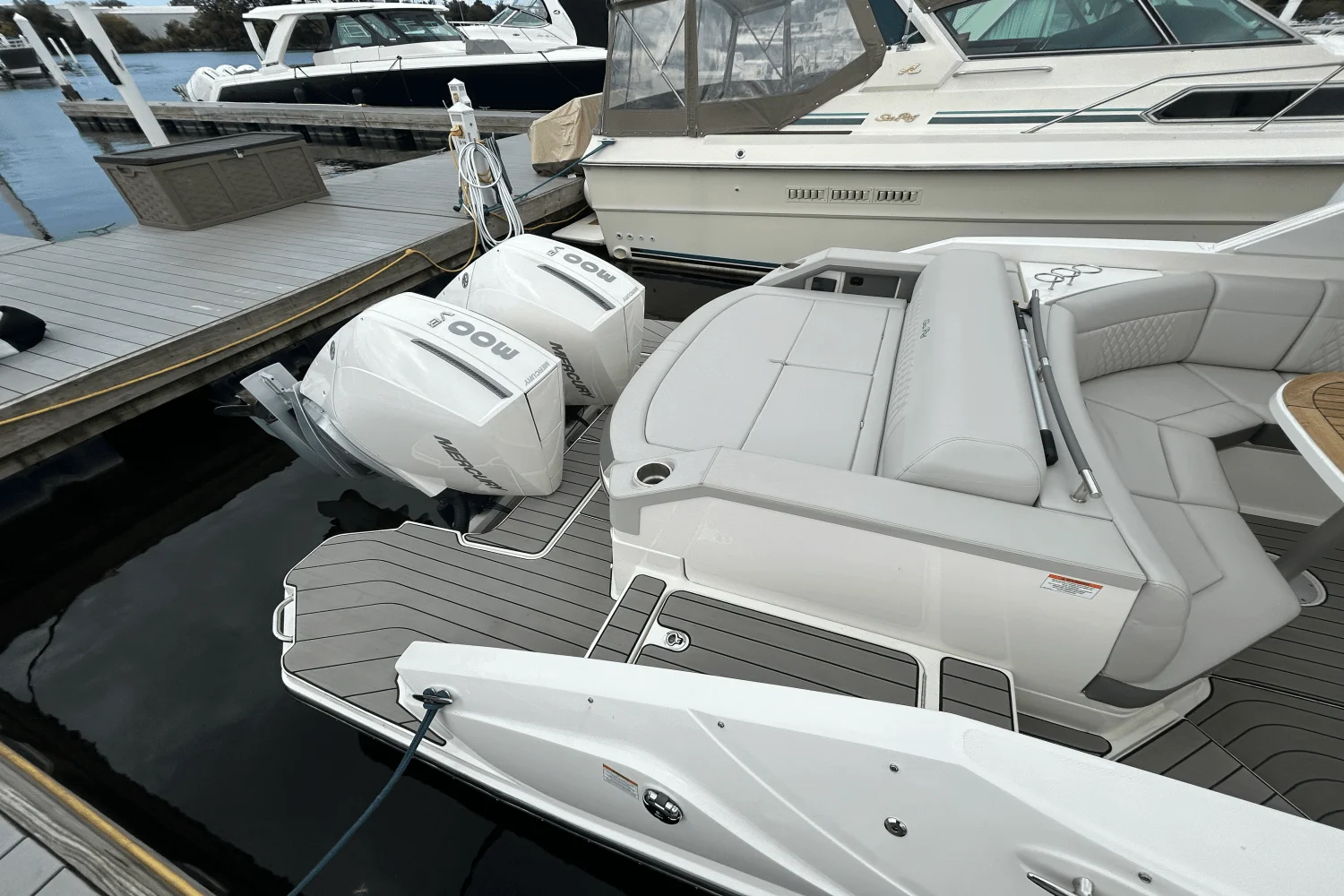 2025 Sea Ray 310 SLX Image Thumbnail #7