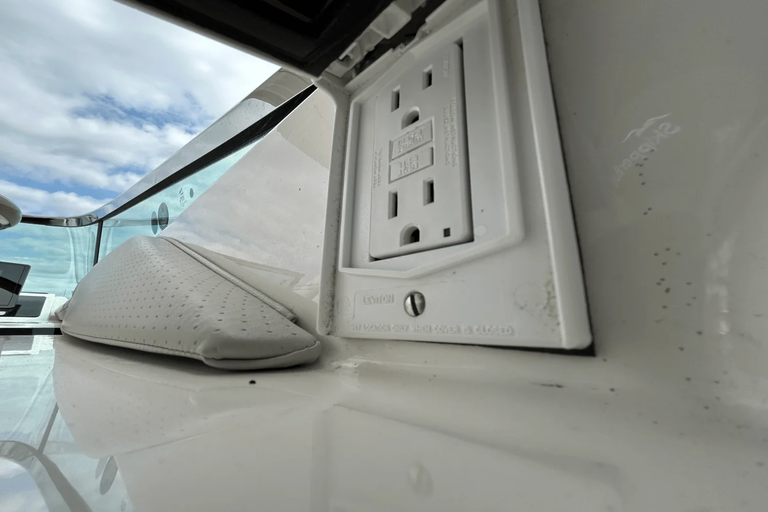 2025 Sea Ray 310 SLX Image Thumbnail #52