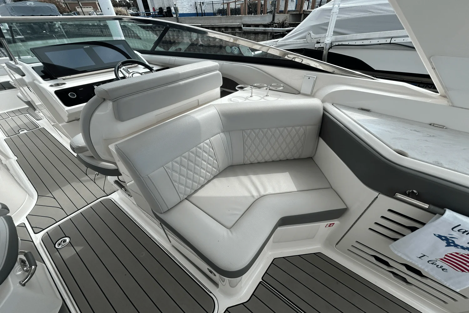 2025 Sea Ray 310 SLX Image Thumbnail #15