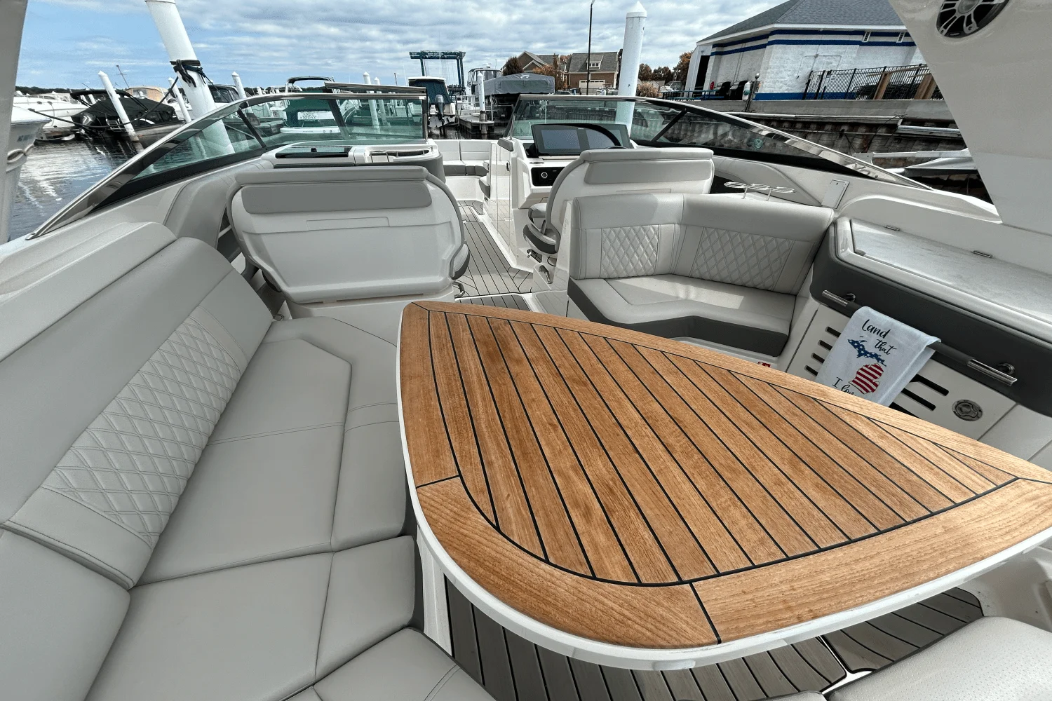 2025 Sea Ray 310 SLX Image Thumbnail #14
