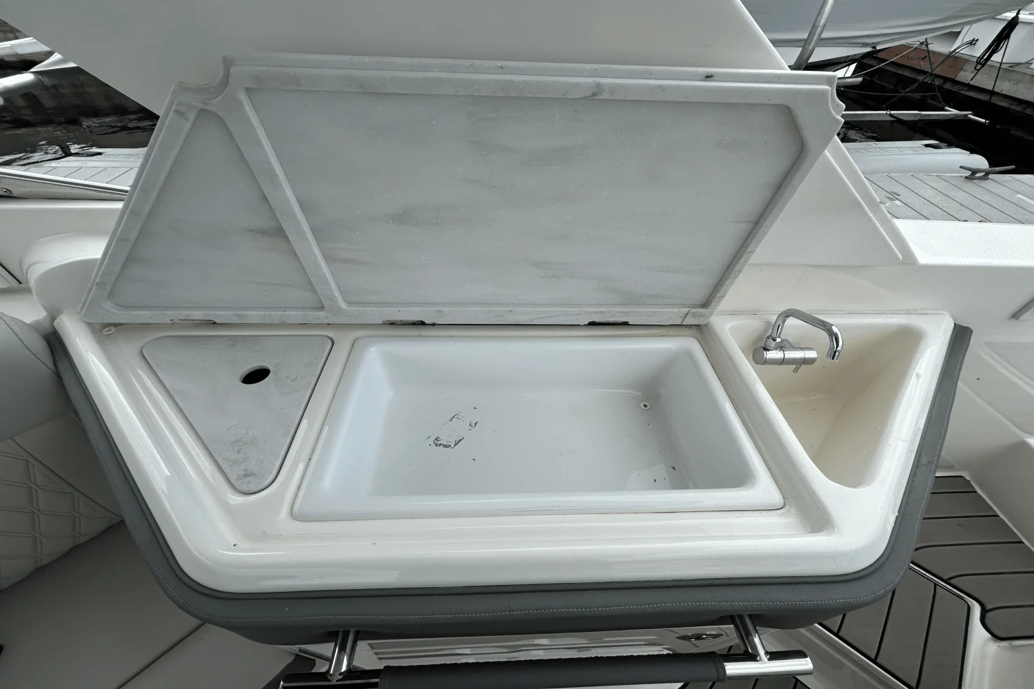 2025 Sea Ray 310 SLX Image Thumbnail #19