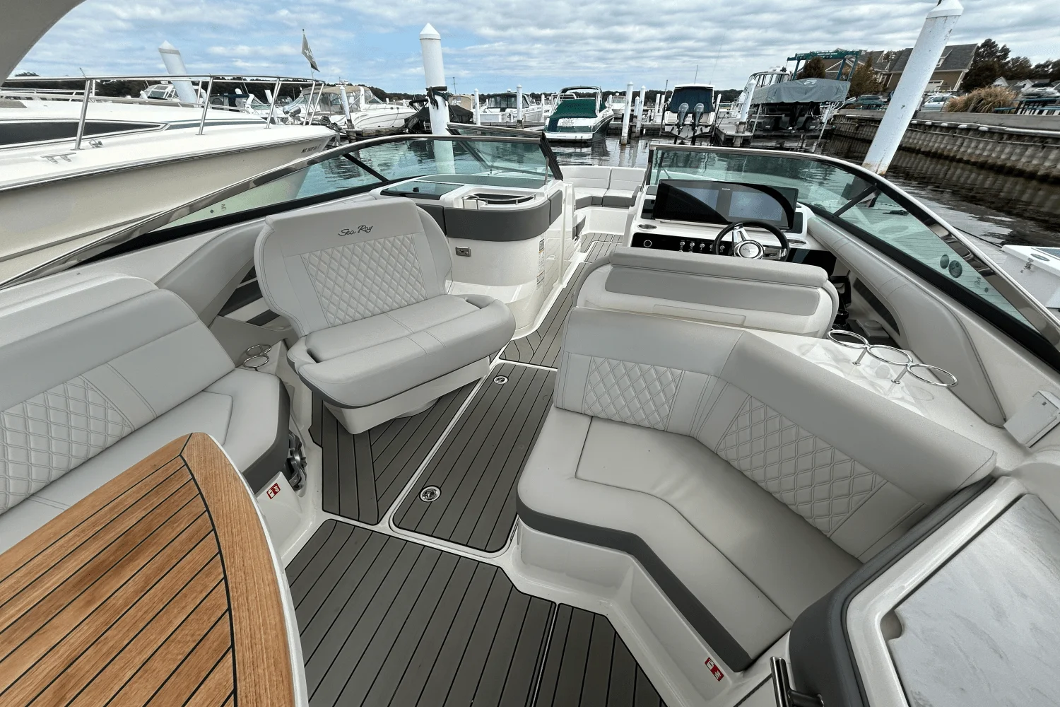 2025 Sea Ray 310 SLX Image Thumbnail #20
