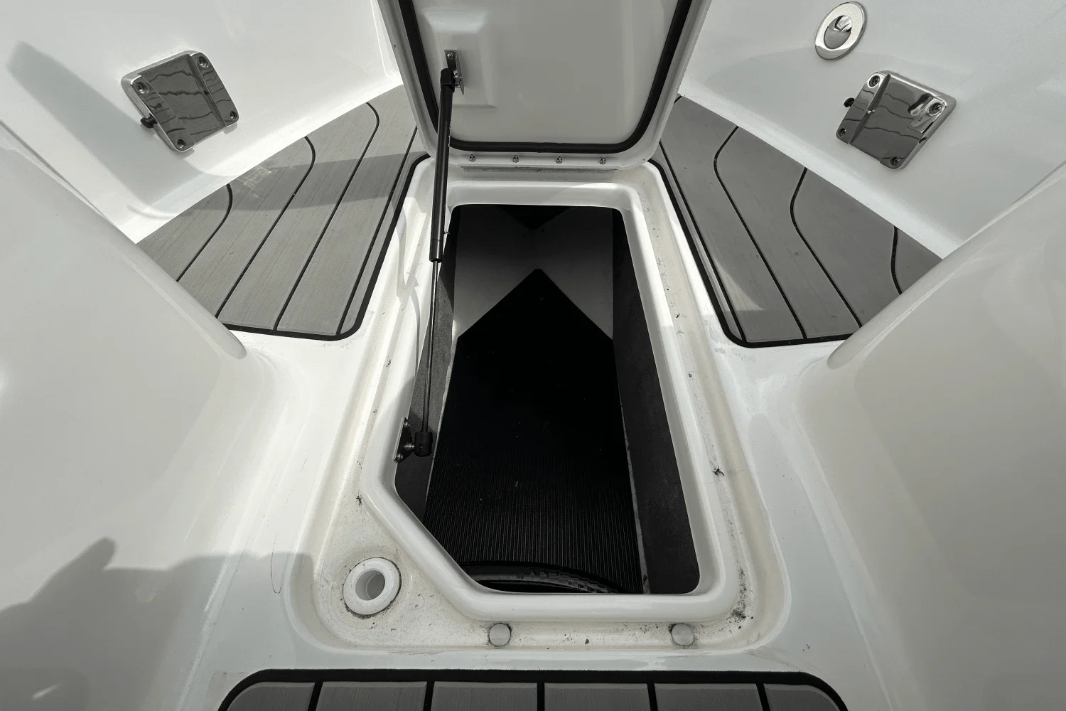 2025 Sea Ray 310 SLX Image Thumbnail #55