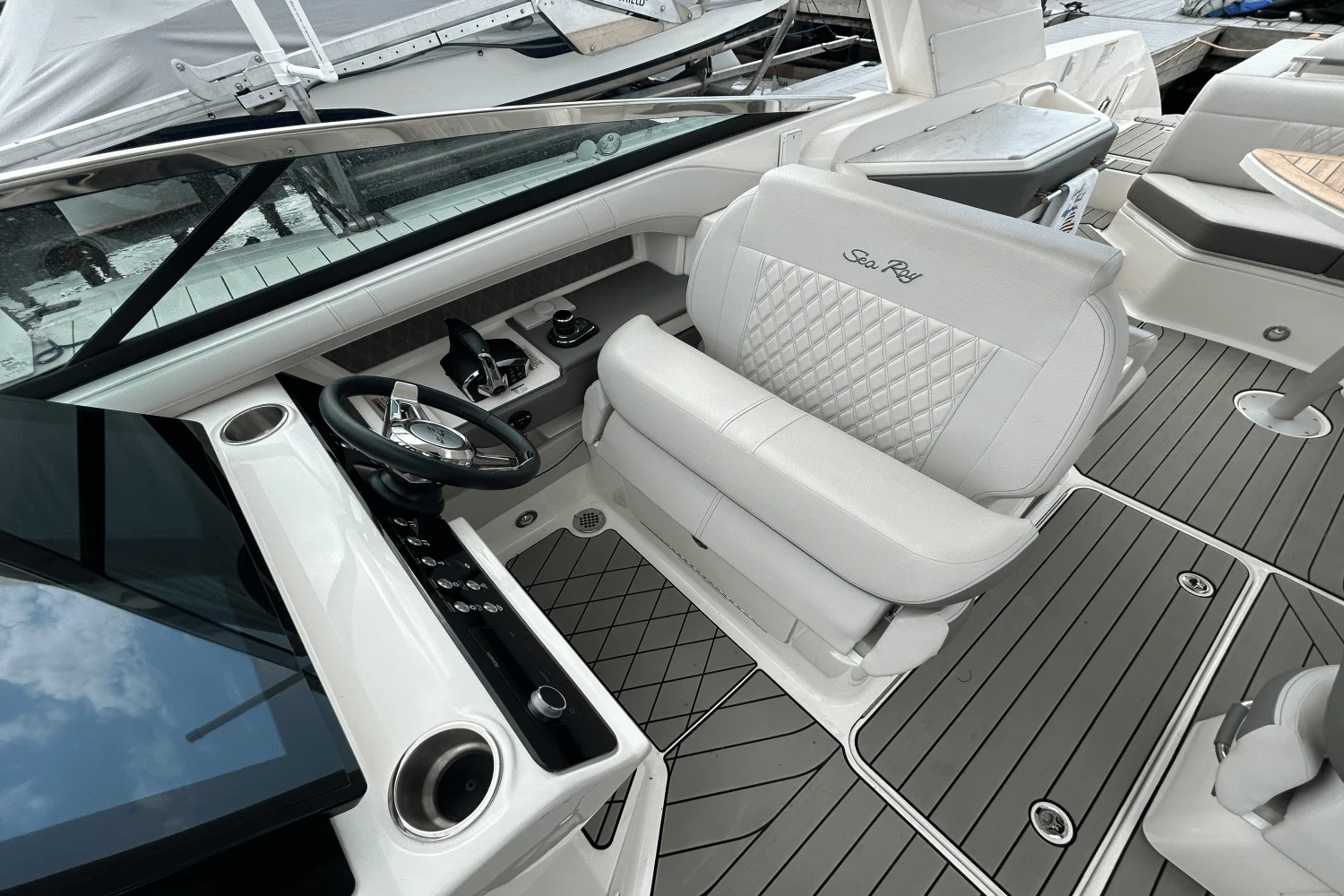 2025 Sea Ray 310 SLX Image Thumbnail #23