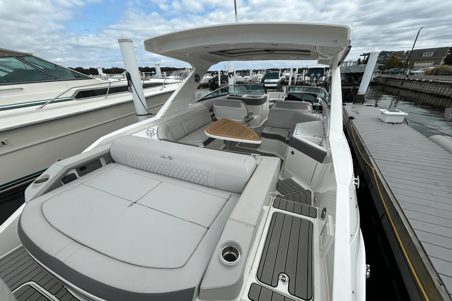 2025 Sea Ray 310 SLX Image Thumbnail #9
