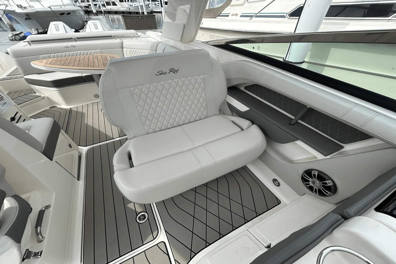 2025 Sea Ray 310 SLX Image Thumbnail #30