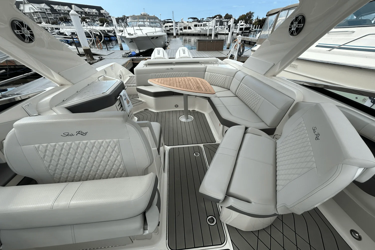 2025 Sea Ray 310 SLX Image Thumbnail #33