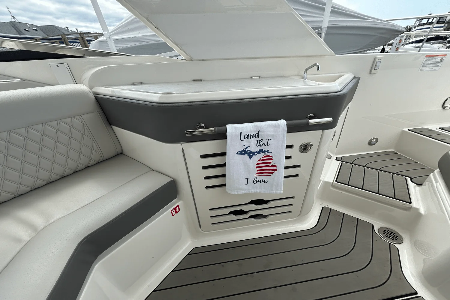 2025 Sea Ray 310 SLX Image Thumbnail #16