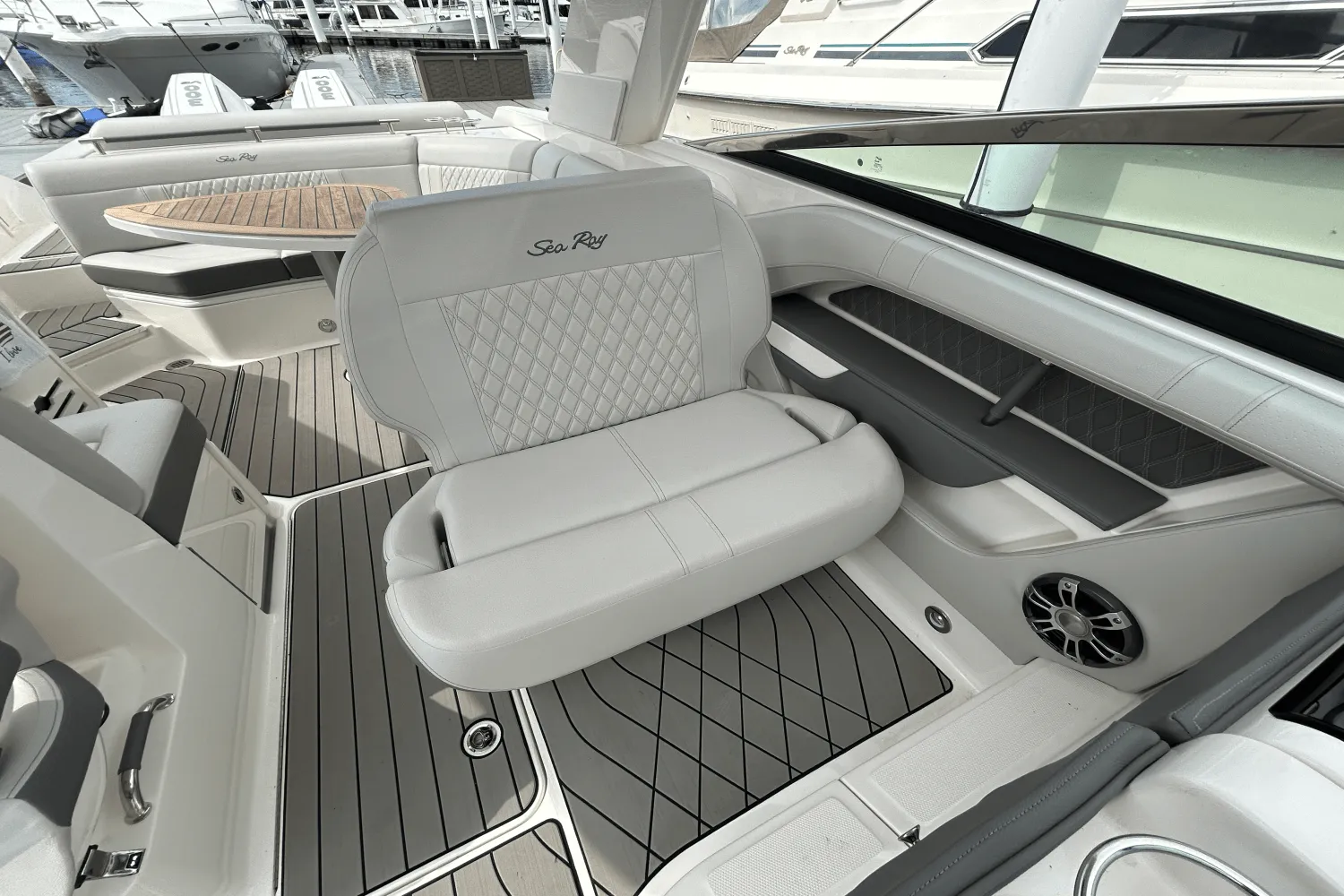 2025 Sea Ray 310 SLX Image Thumbnail #30