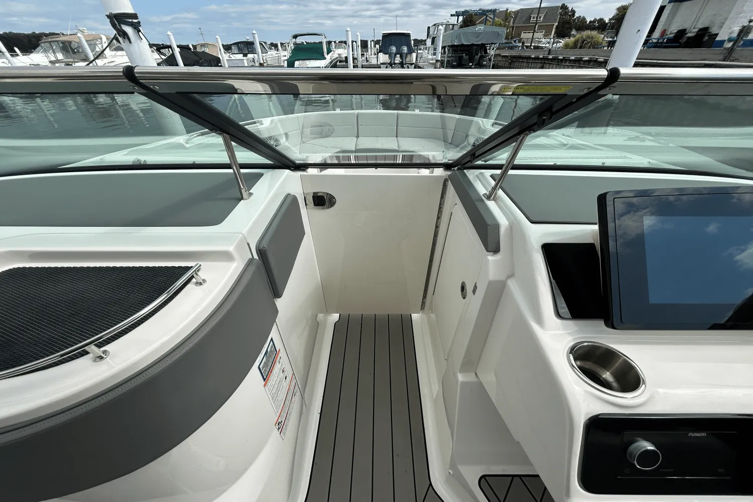 2025 Sea Ray 310 SLX Image Thumbnail #38