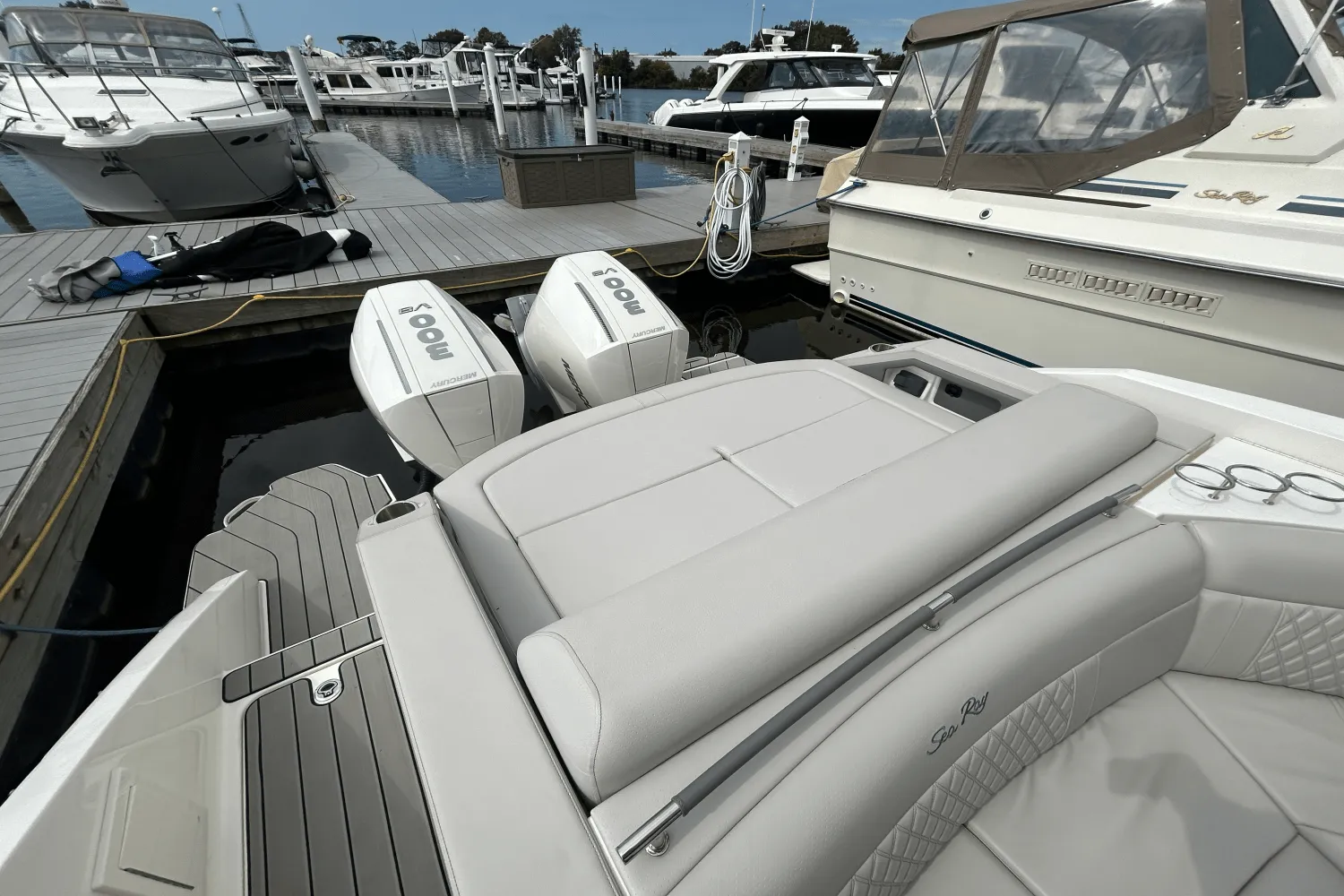 2025 Sea Ray 310 SLX Image Thumbnail #44