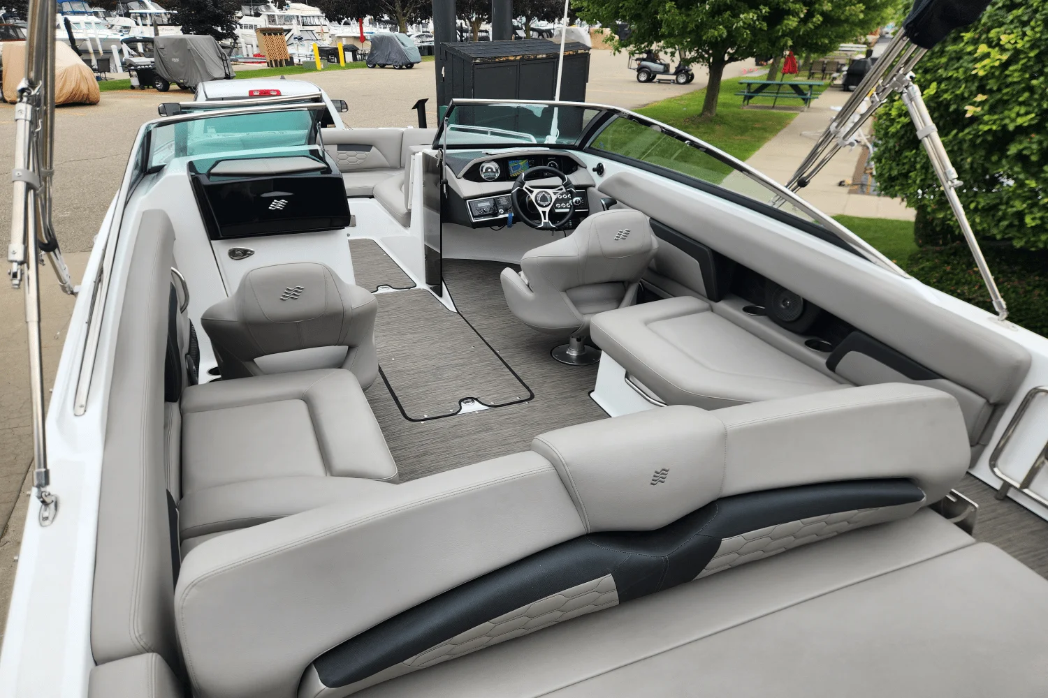 2023 Four Winns HD5 Image Thumbnail #16