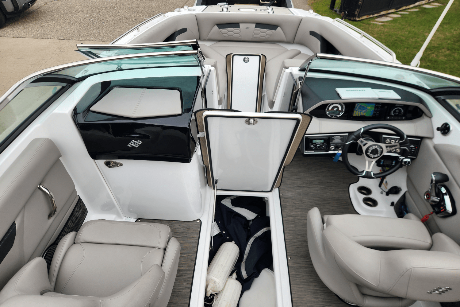 2023 Four Winns HD5 Image Thumbnail #12