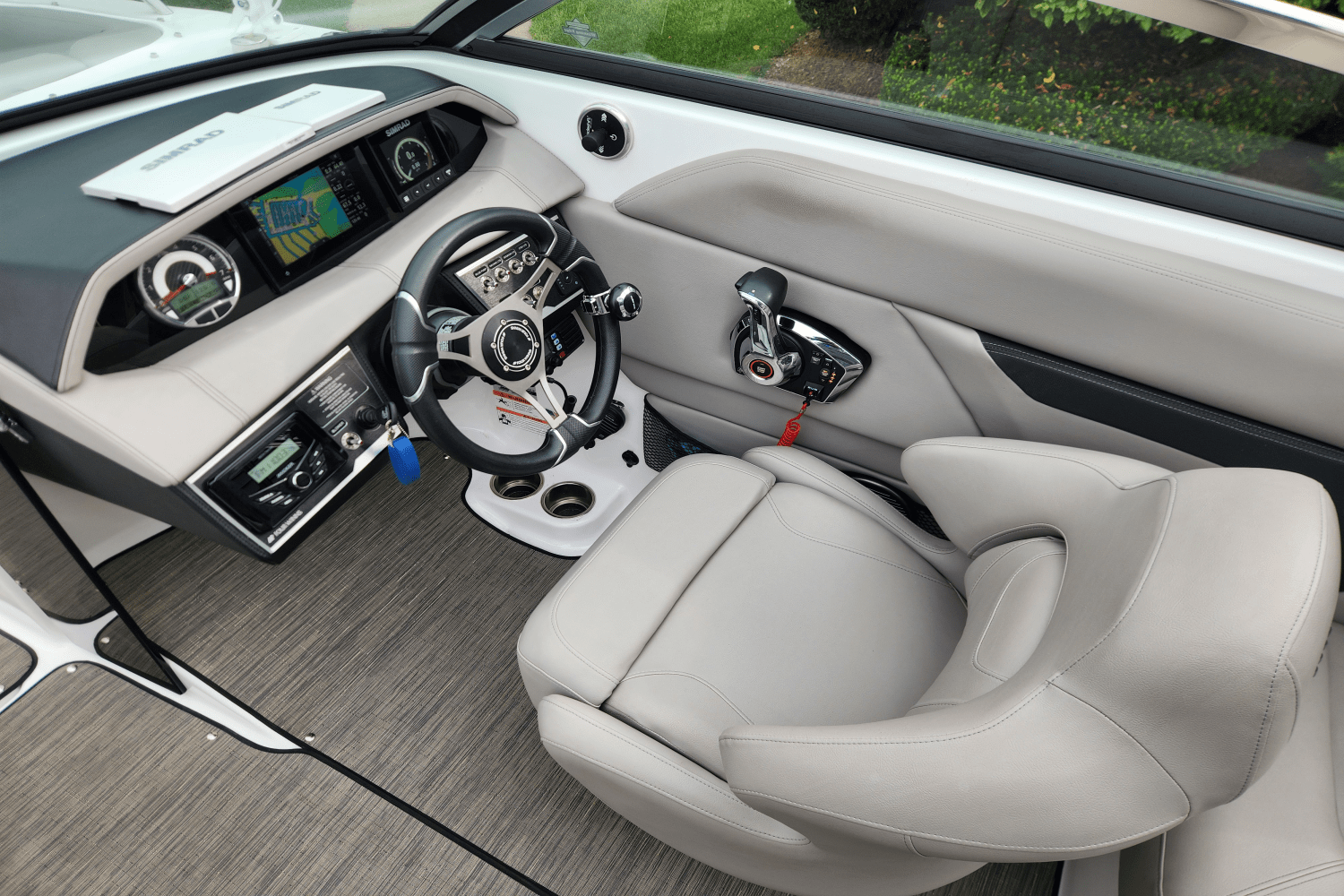 2023 Four Winns HD5 Image Thumbnail #5