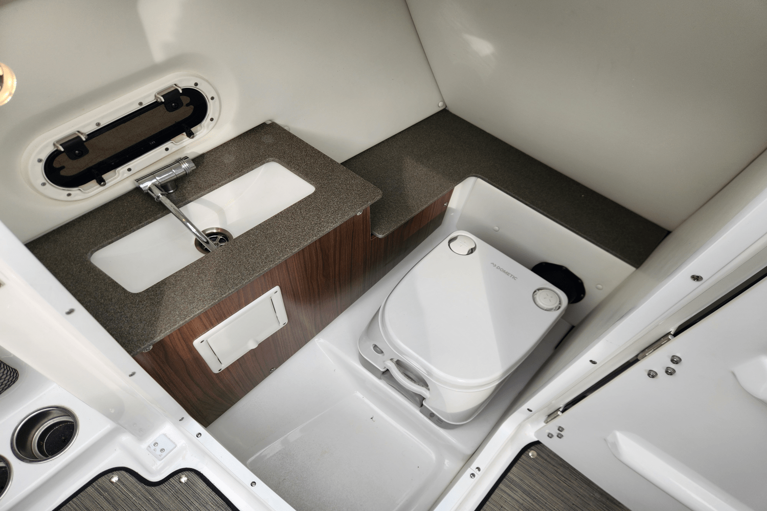 2023 Four Winns HD5 Image Thumbnail #18