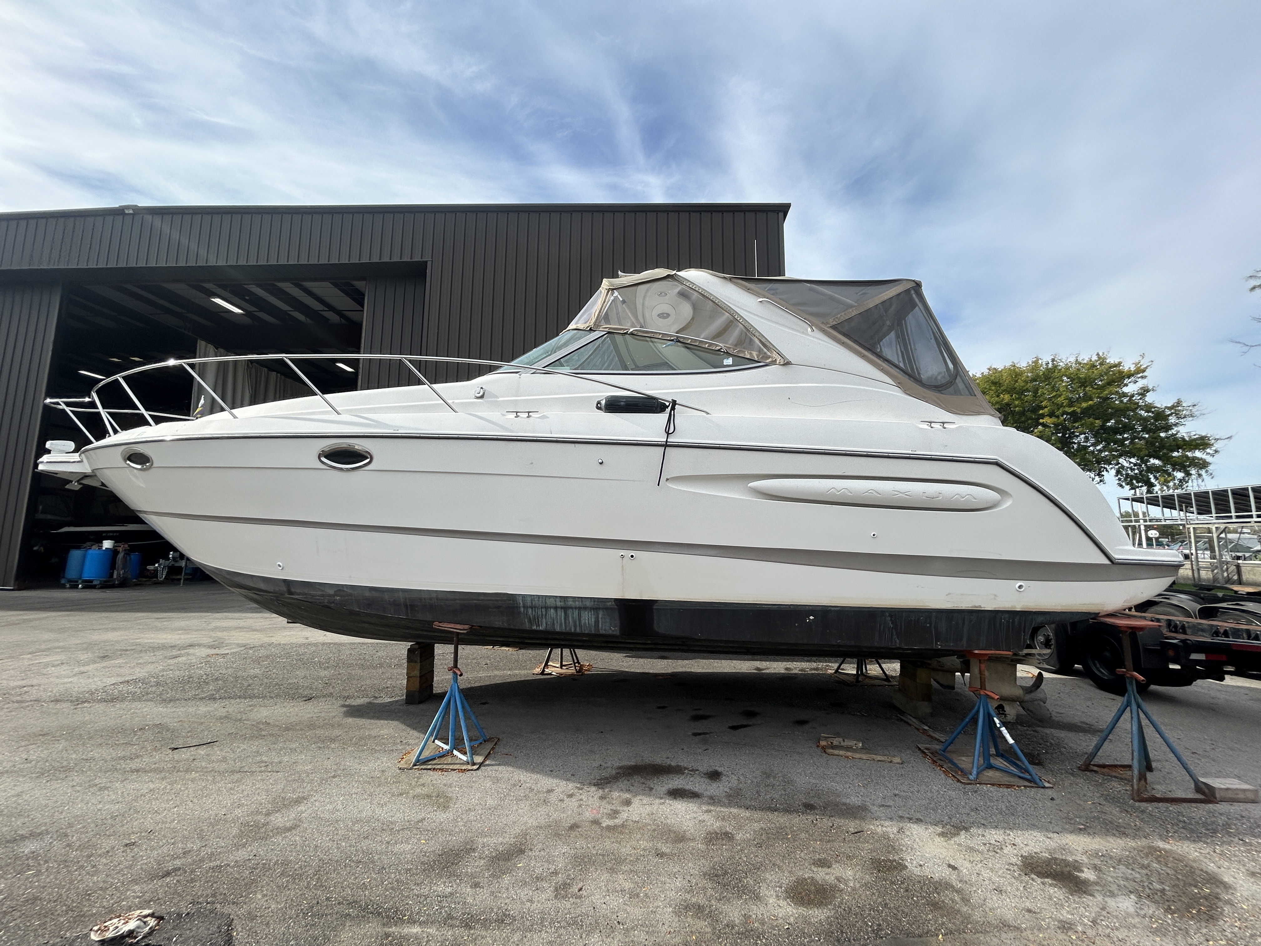 2000 Maxum 3300 SCR Image Thumbnail #2