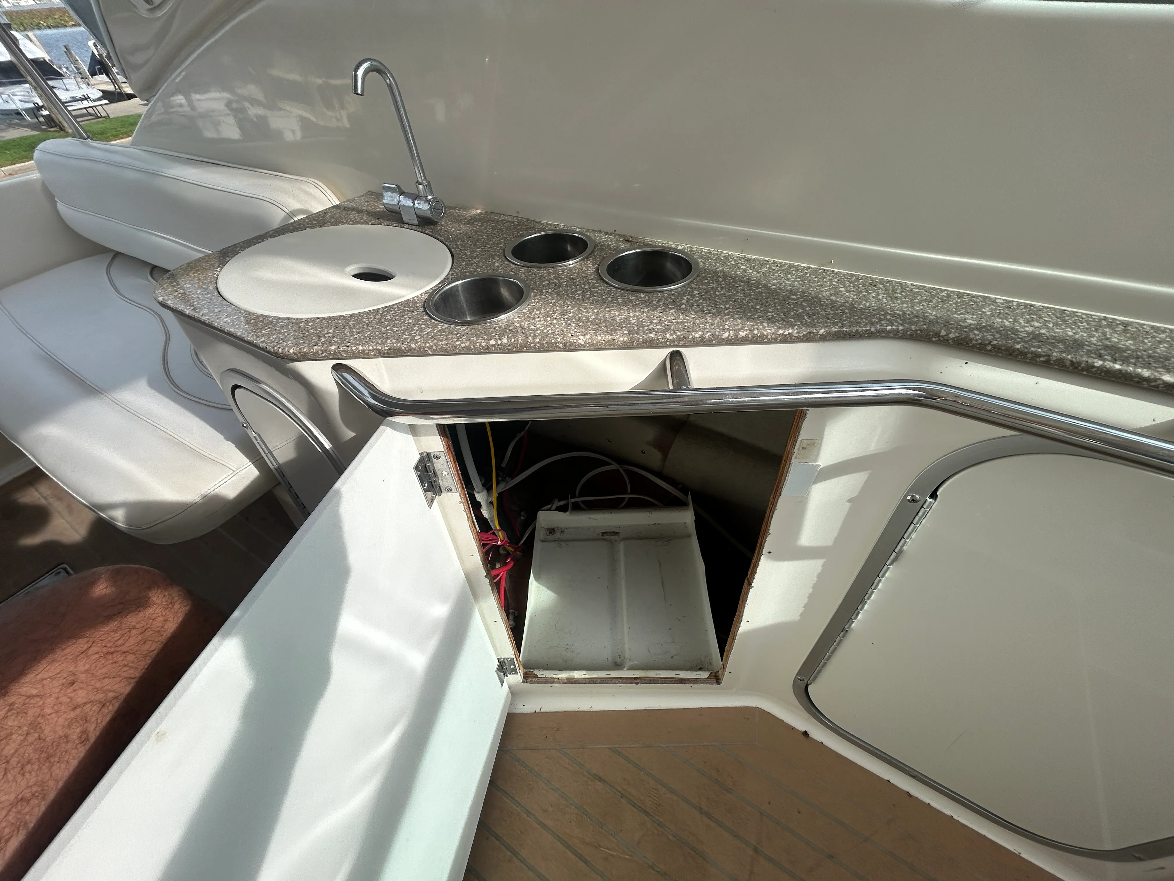 2000 Maxum 3300 SCR Image Thumbnail #16