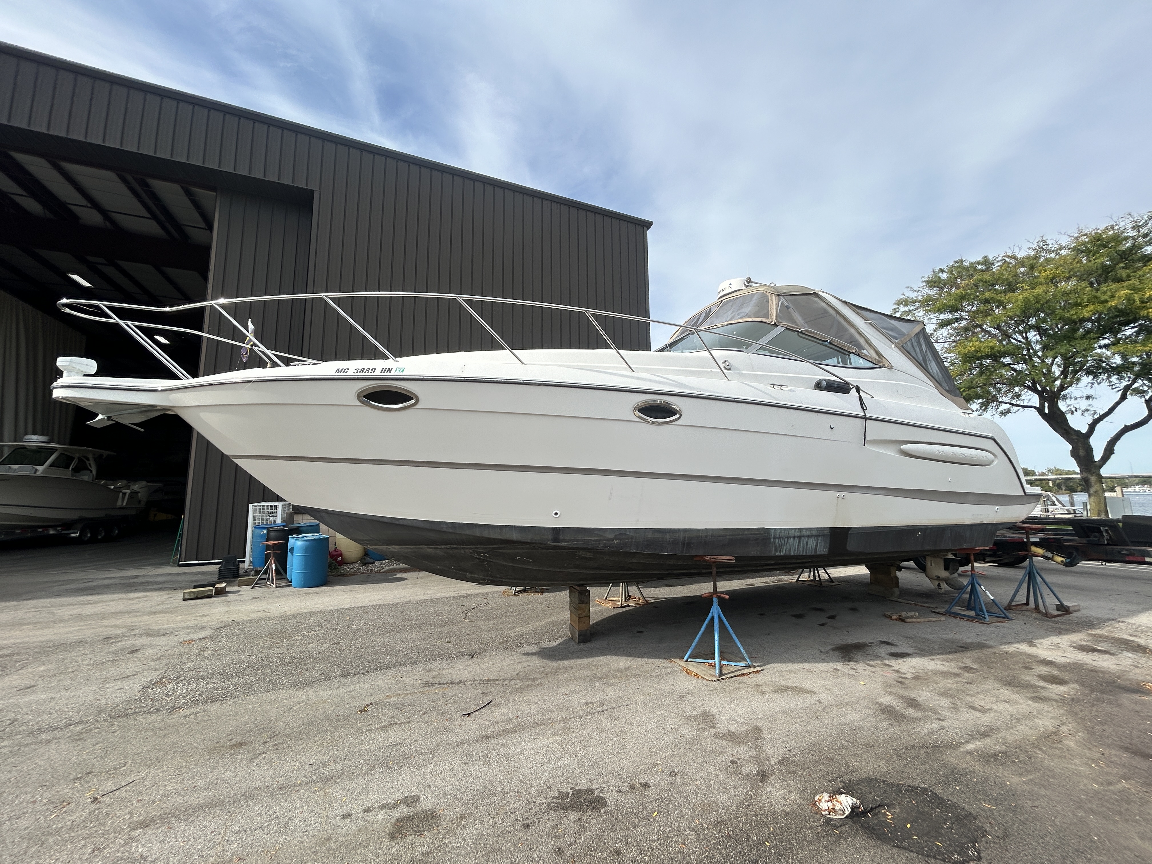 2000 Maxum 3300 SCR Image Thumbnail #1