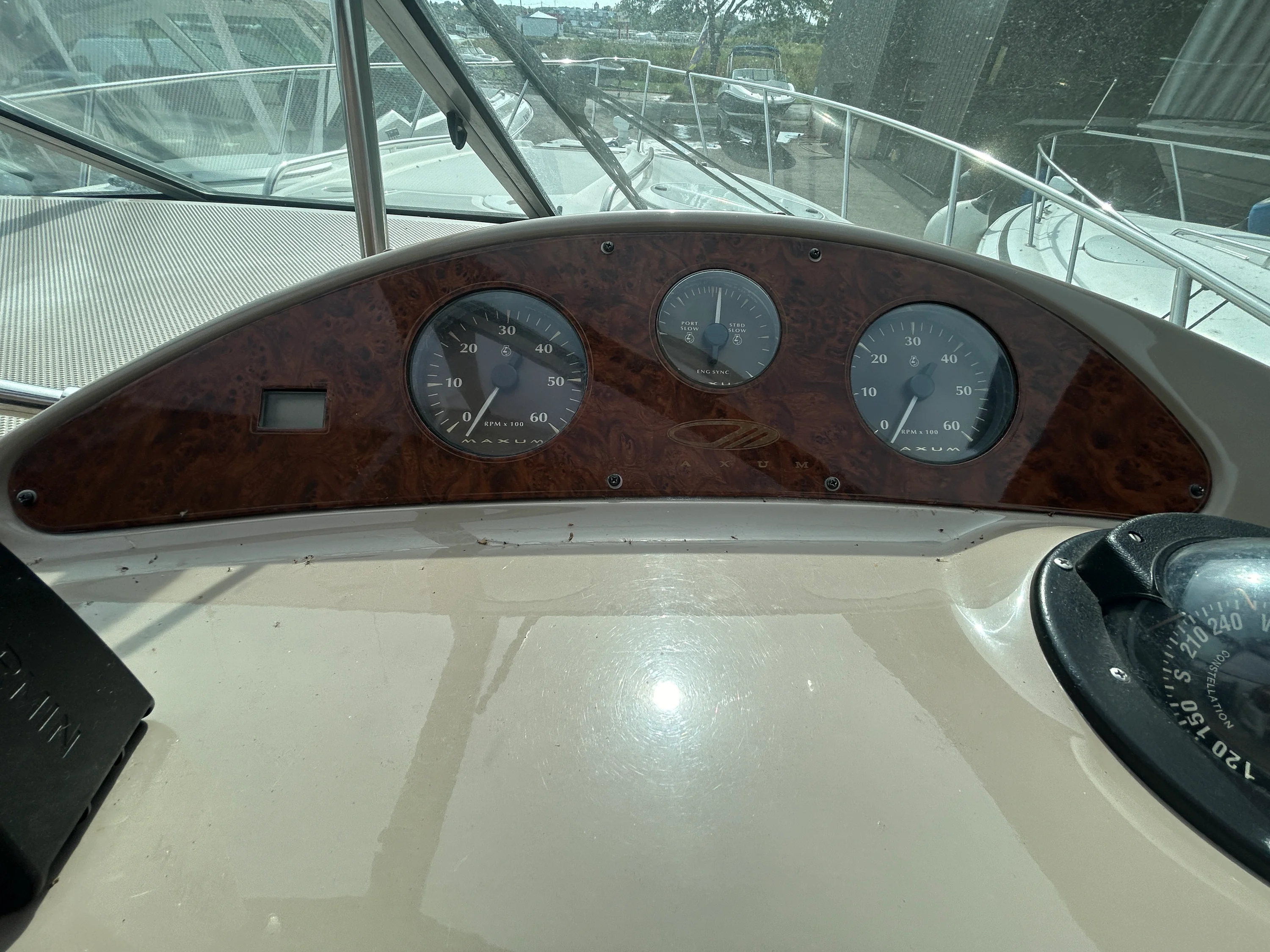 2000 Maxum 3300 SCR Image Thumbnail #31