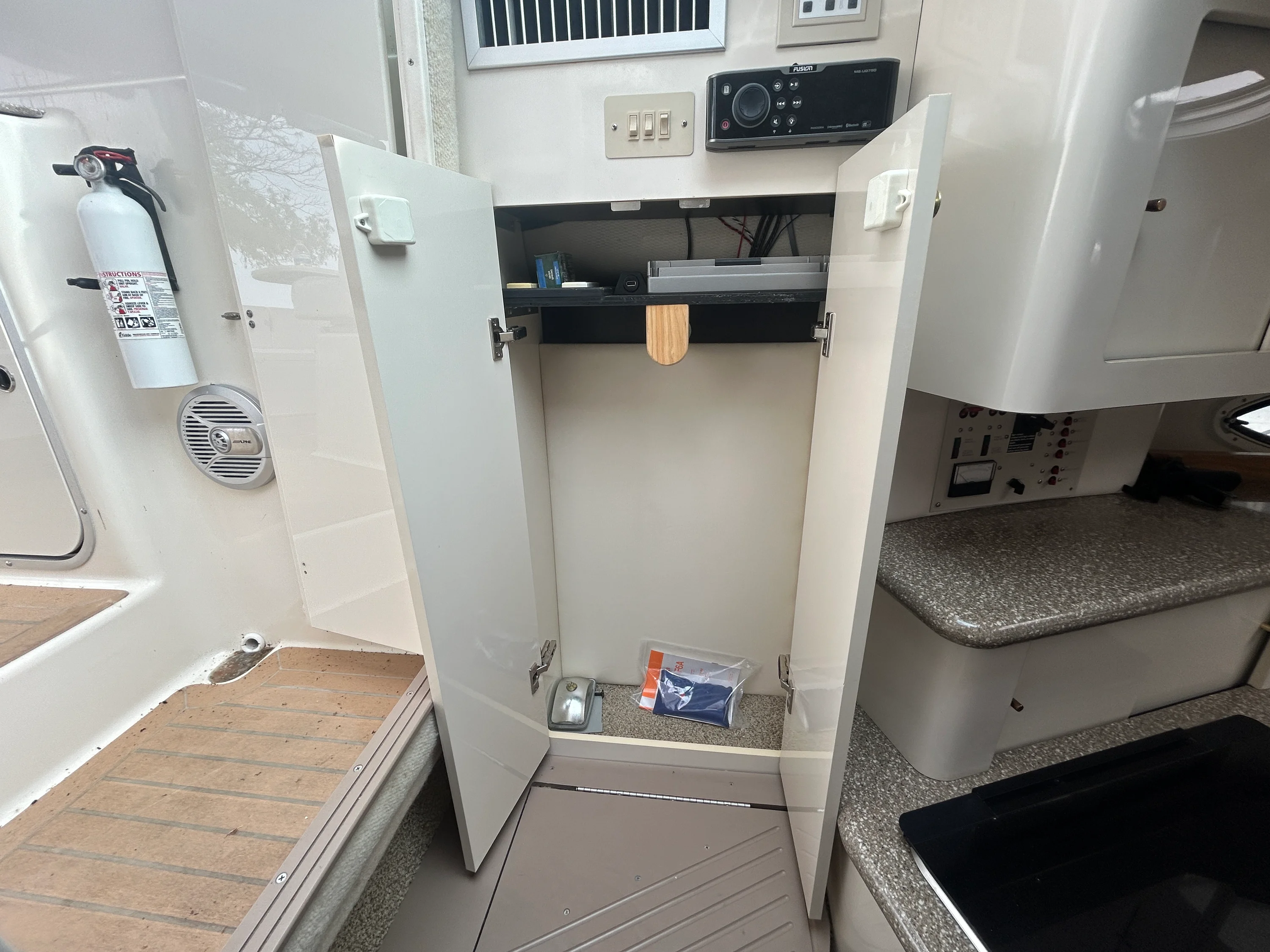 2000 Maxum 3300 SCR Image Thumbnail #56