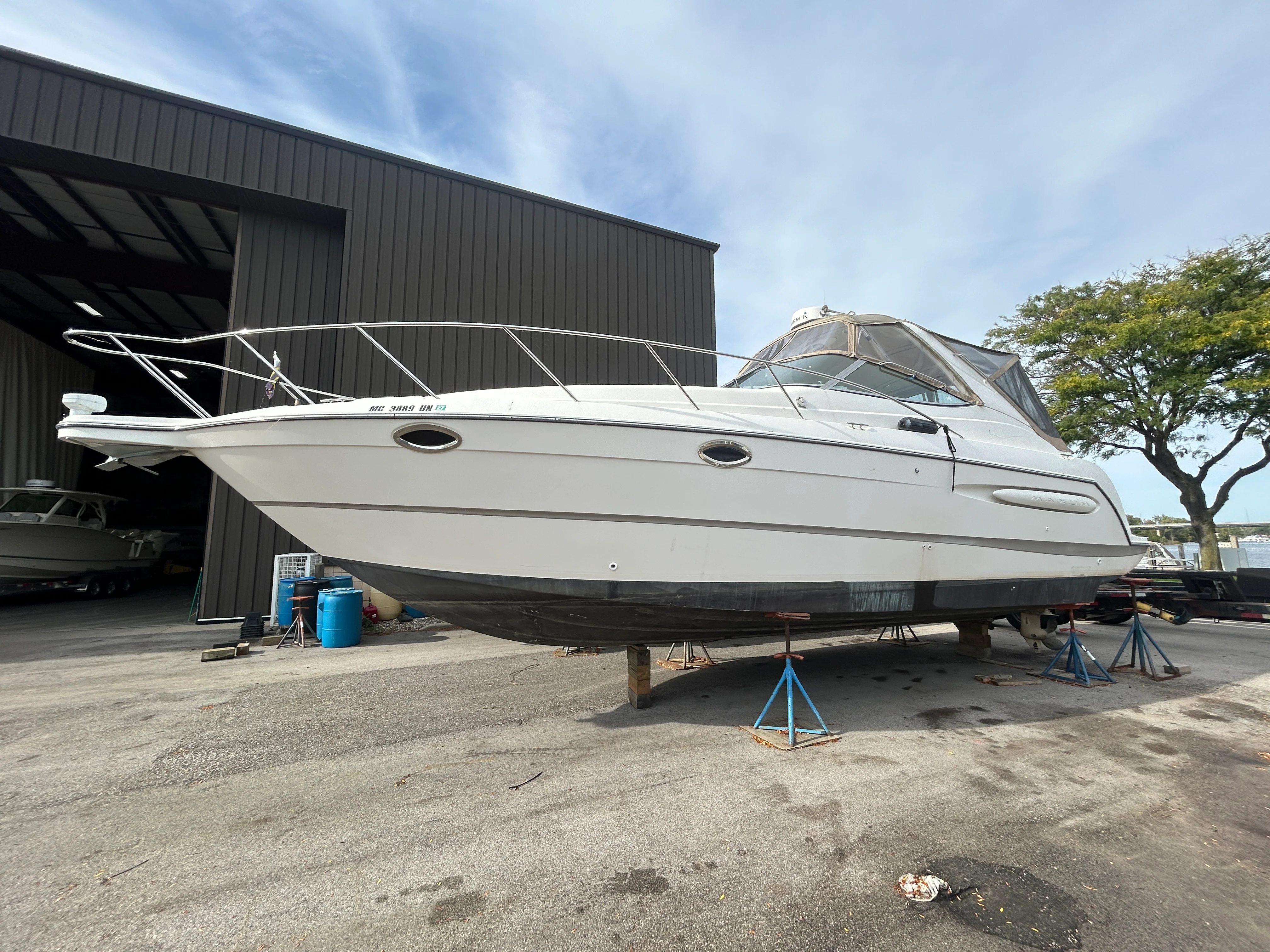 2000 Maxum 3300 SCR Image Thumbnail #1