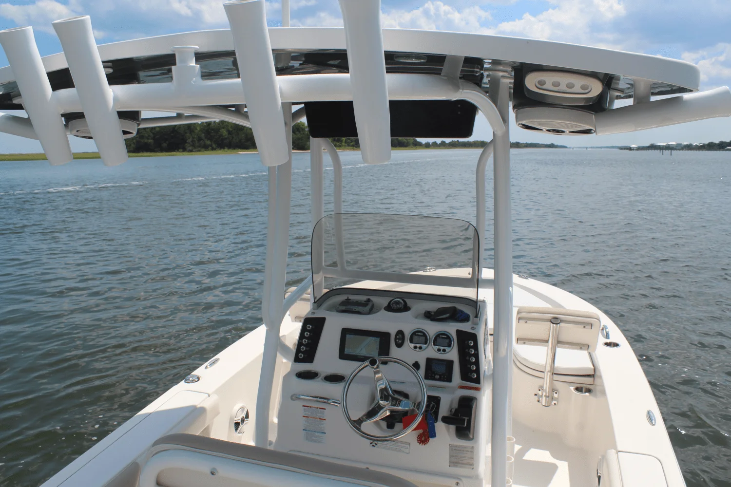 2017 Robalo 226 CAYMAN Image Thumbnail #5