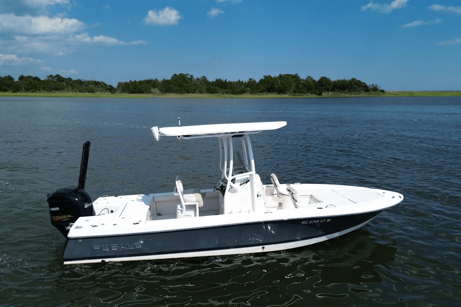 2017 Robalo 226 CAYMAN Image Thumbnail #16