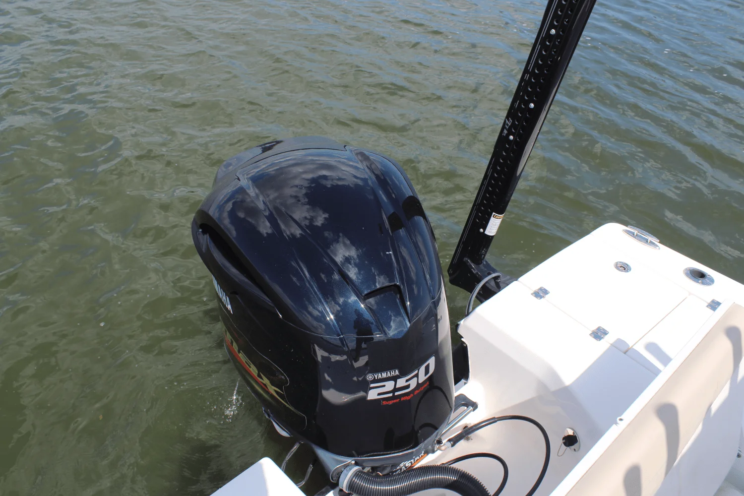 2017 Robalo 226 CAYMAN Image Thumbnail #4