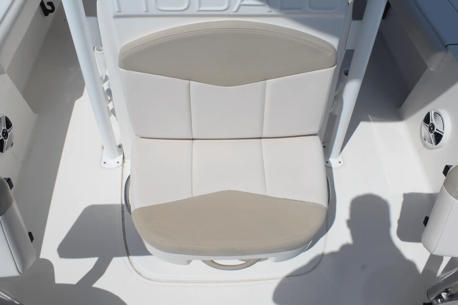 2017 Robalo 226 CAYMAN Image Thumbnail #15