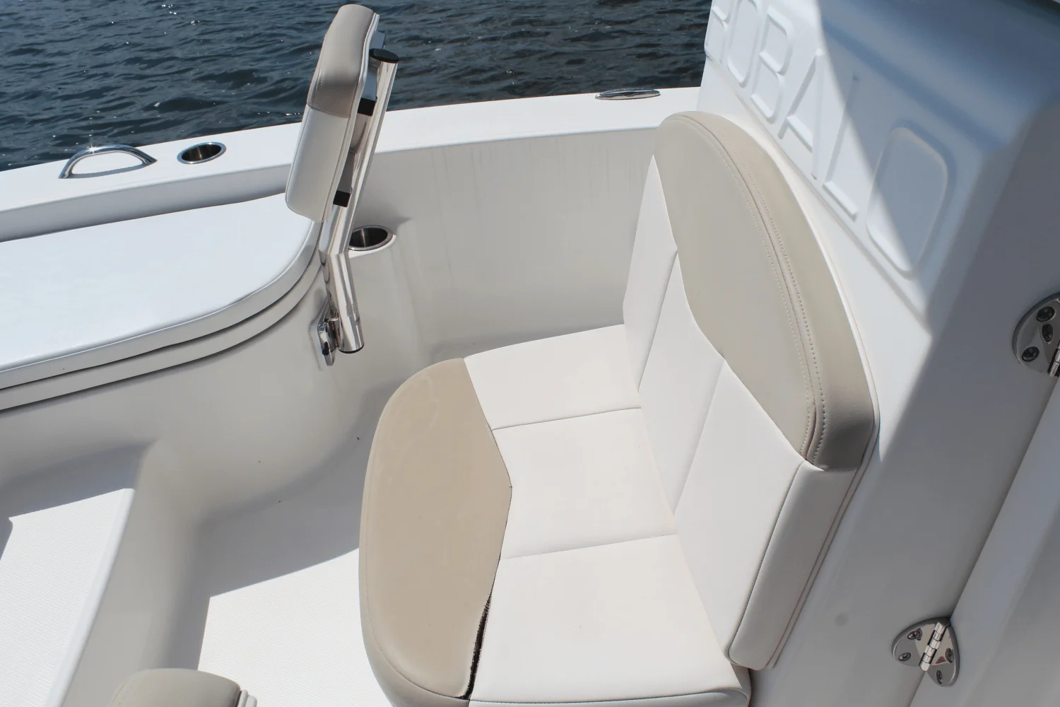 2017 Robalo 226 CAYMAN Image Thumbnail #10